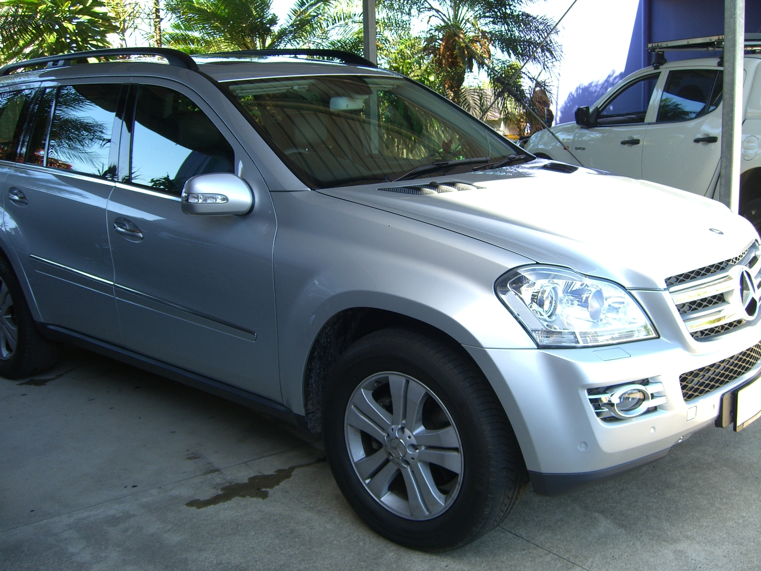 Mercedes Benz GL500 rear seat DVD and reverse camera upgrade