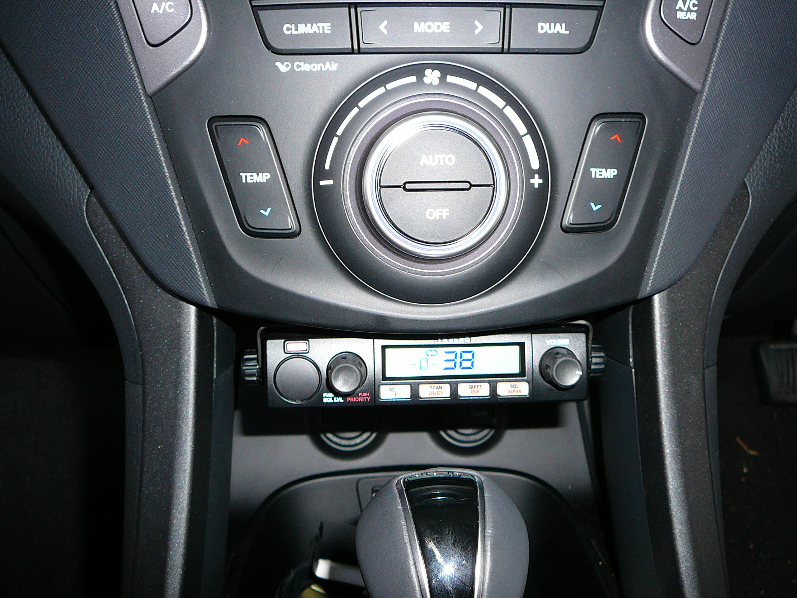 Hyundai IX35 2012, GME UHF CB Radio Installation with On Glass Aerial