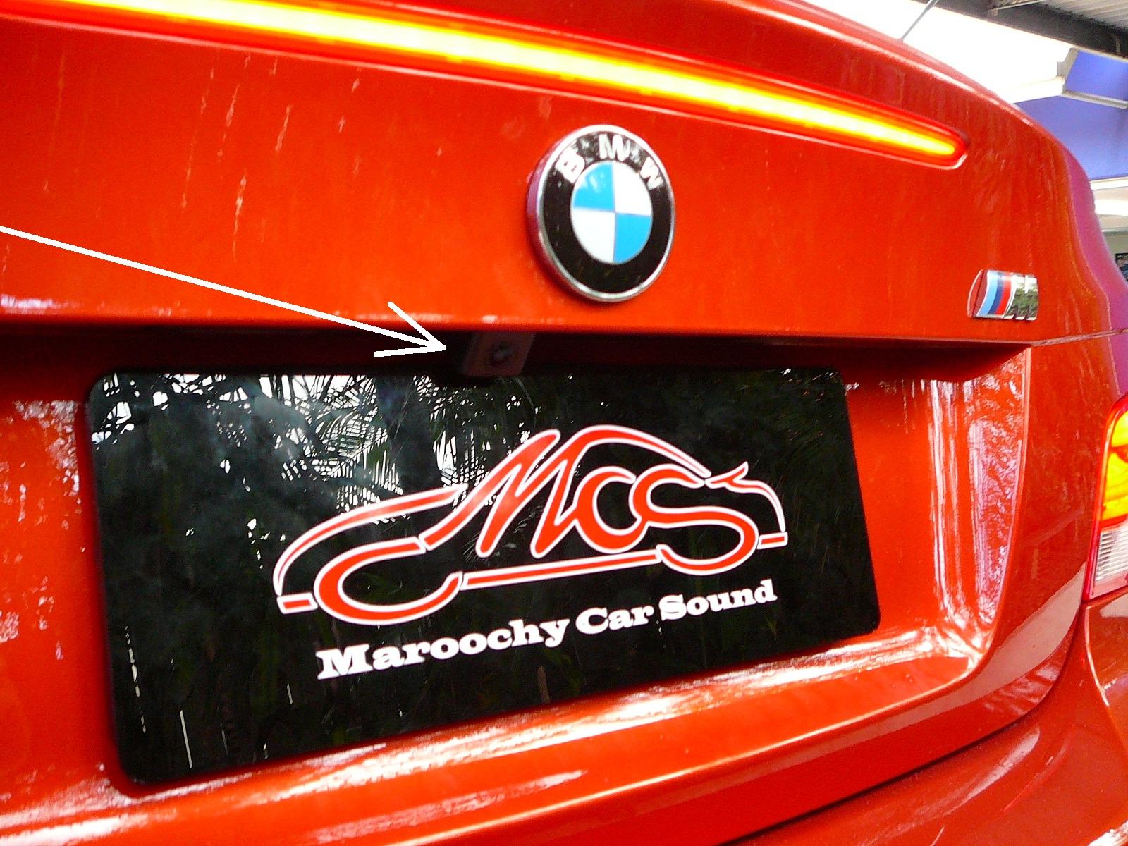 BMW 1M 2012, Reverse camera installation on factory screen