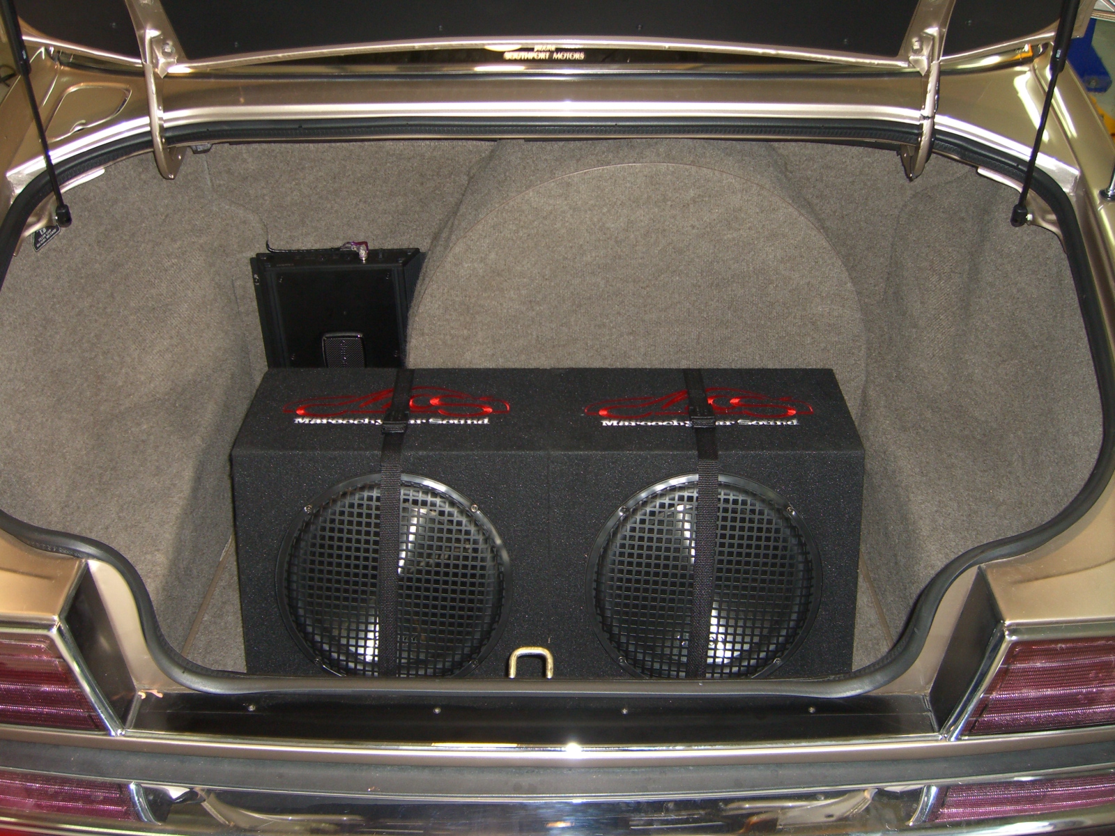 Jaguar Sovereign 1992 Cd Radio, Subwoofer, Amplifier install