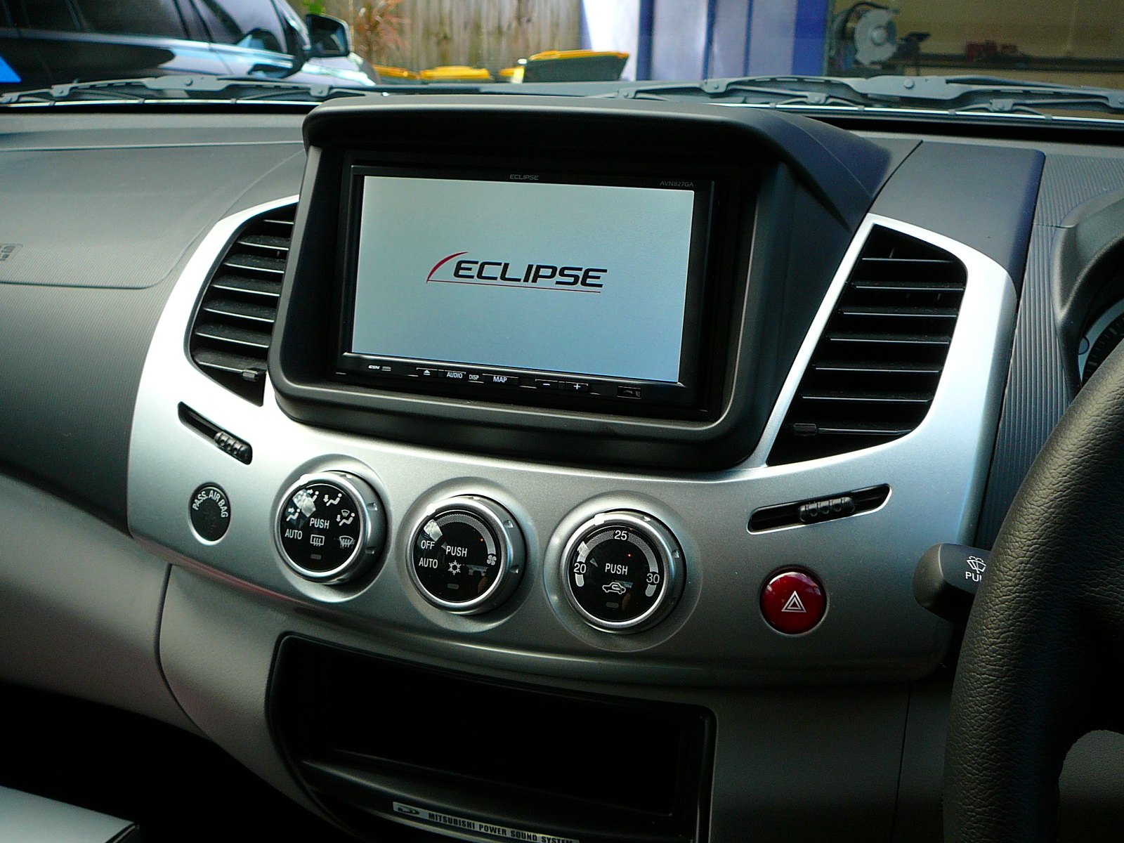 Mitsubishi Triton 2012 Eclipse GPS Navigation System & Reverse Camera