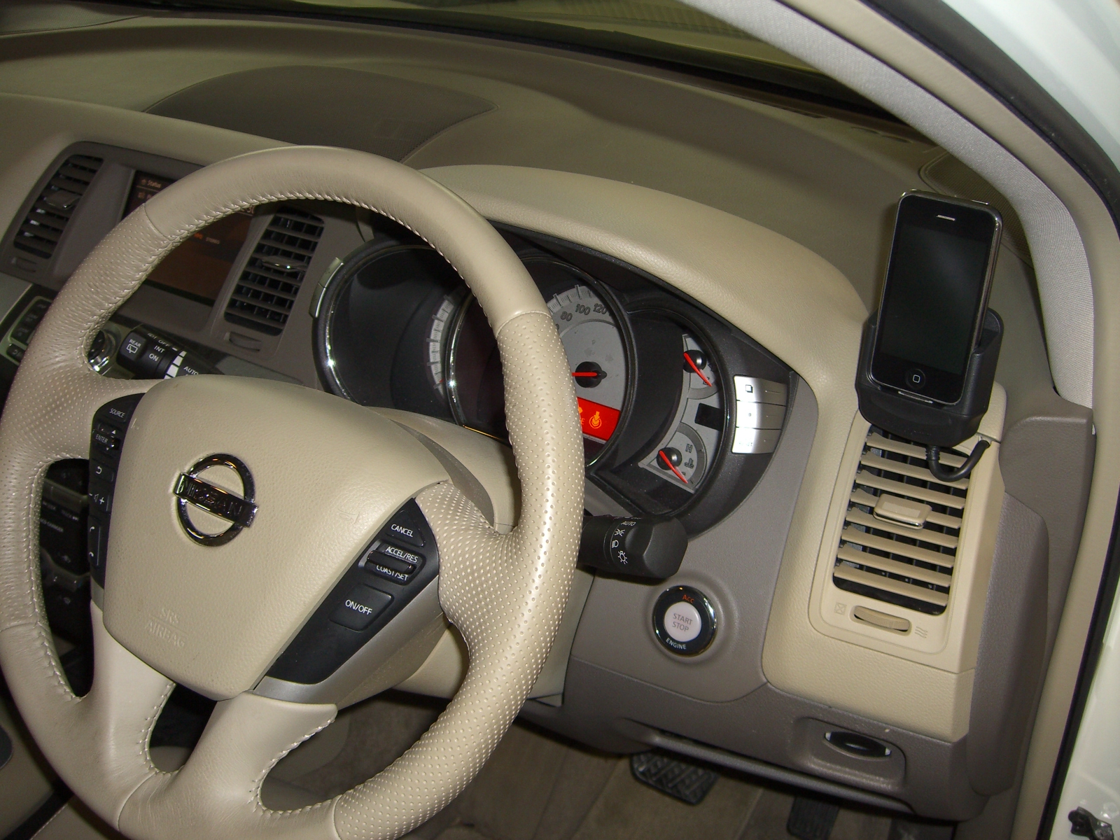 Nissan Murano 2009 iphone cradle installation
