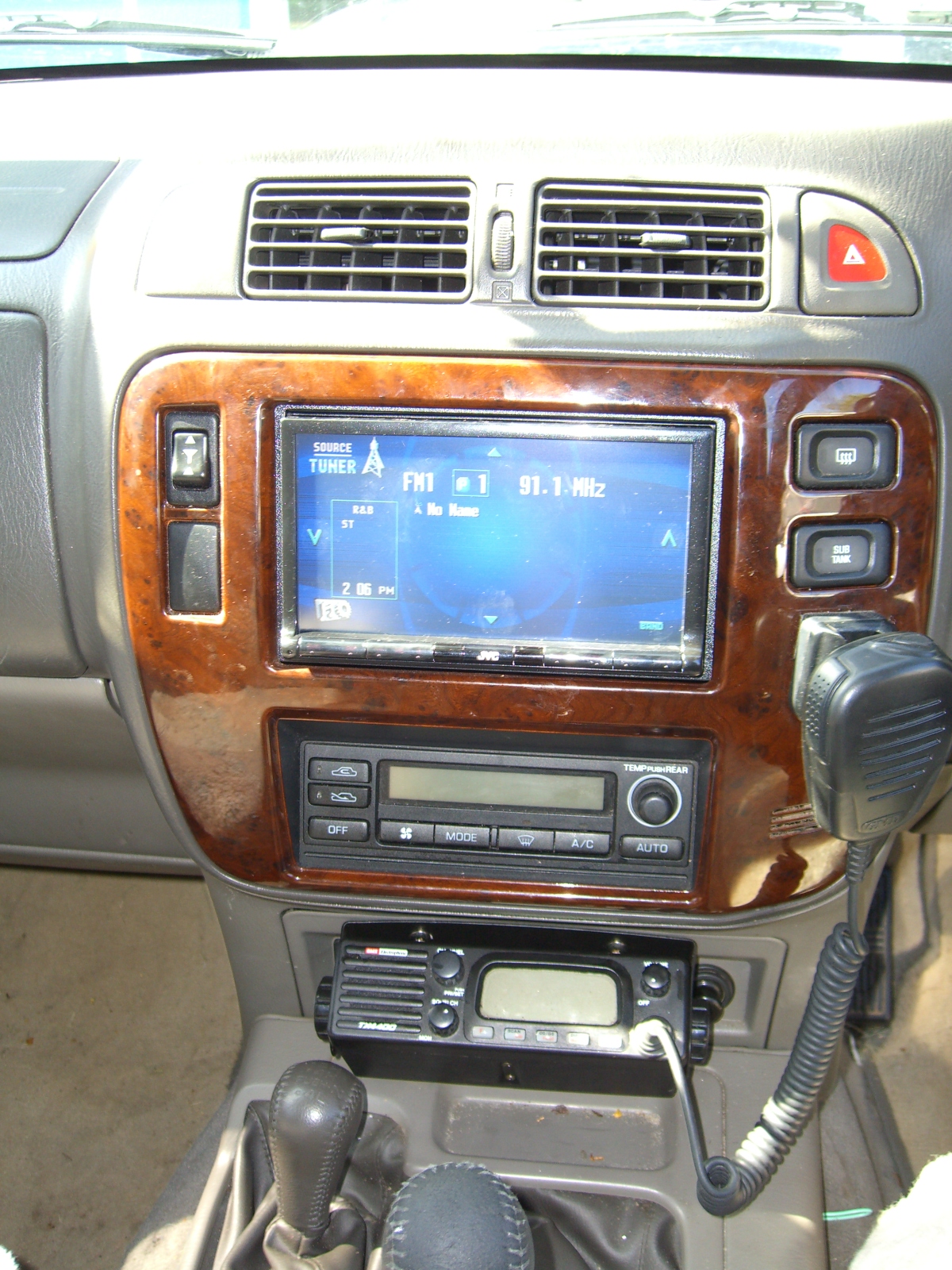 Nissan Patrol JVC DVD player with UHF and clarion amplifier dual 12inch subwoofers