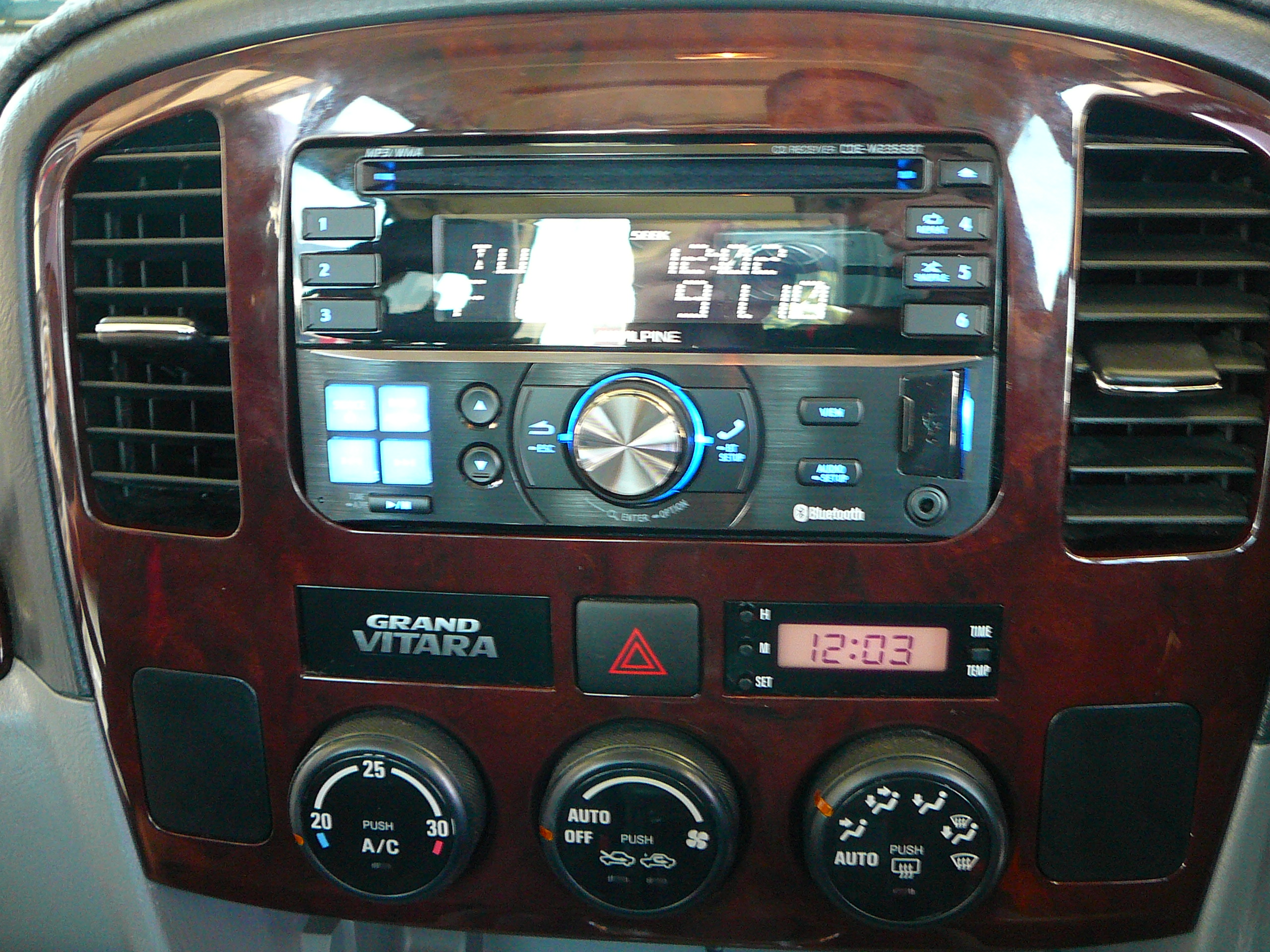 Suzuki Grand Vitara 2004, Alpine Double Din Bluetooth Unit