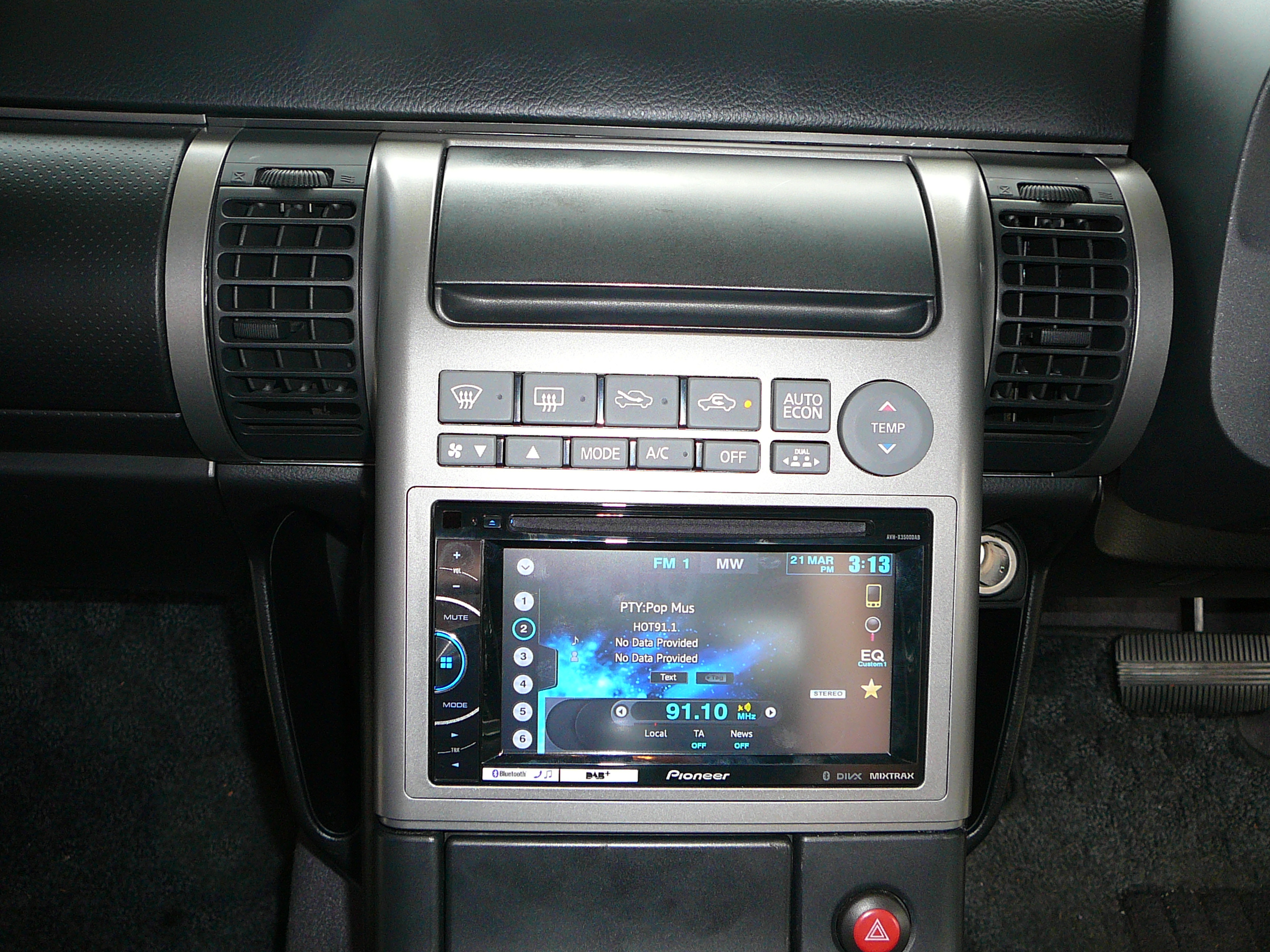 Nissan Skyline V35, Pioneer Audio Visual Unit