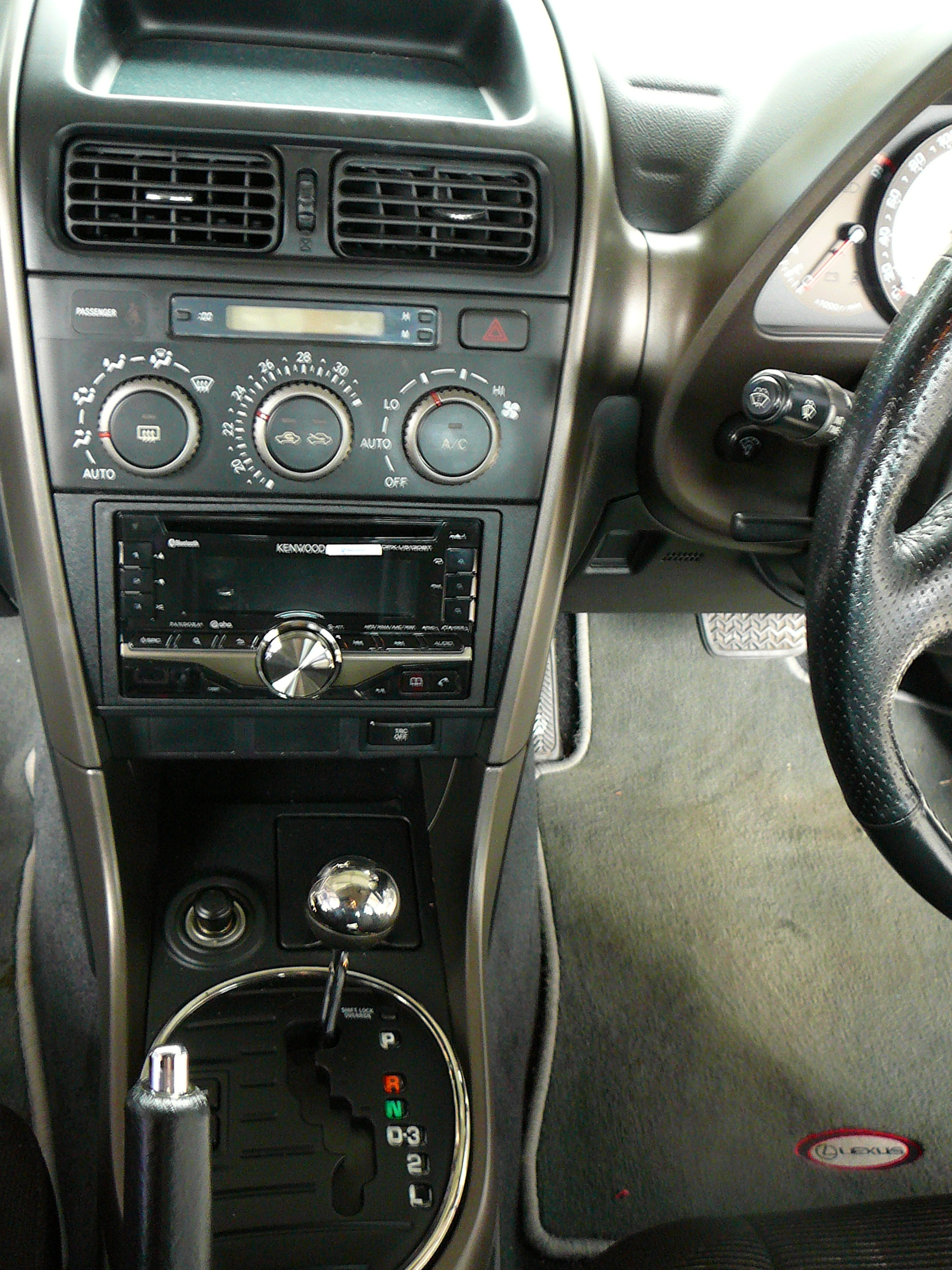 Lexus IS 200 2000, Kenwood Double Din Bluetooth Unit