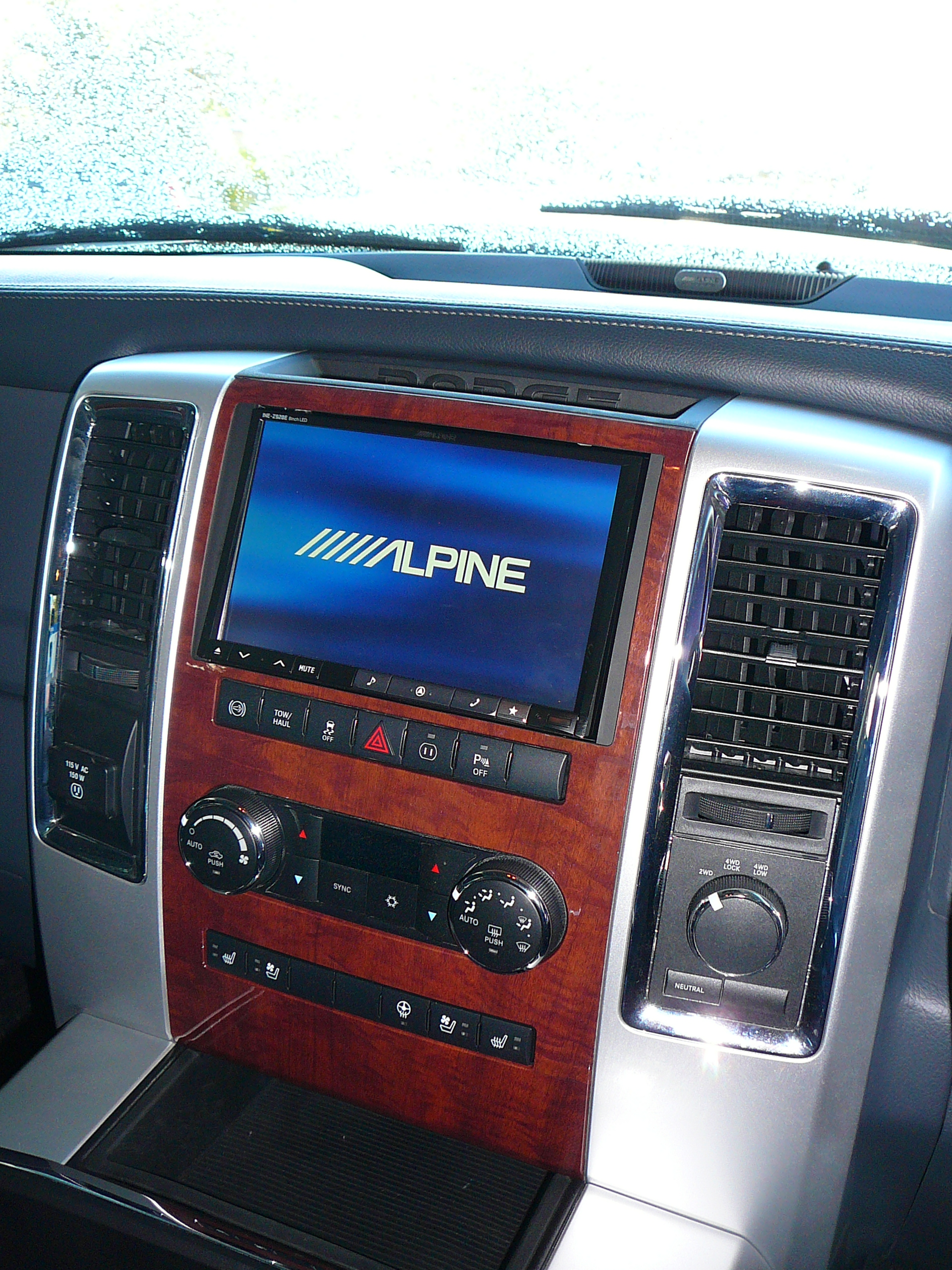 Dodge Ram 3500 2012, Alpine INE-Z928Ei – Alpine PKG-2100P DVD Roof Screen