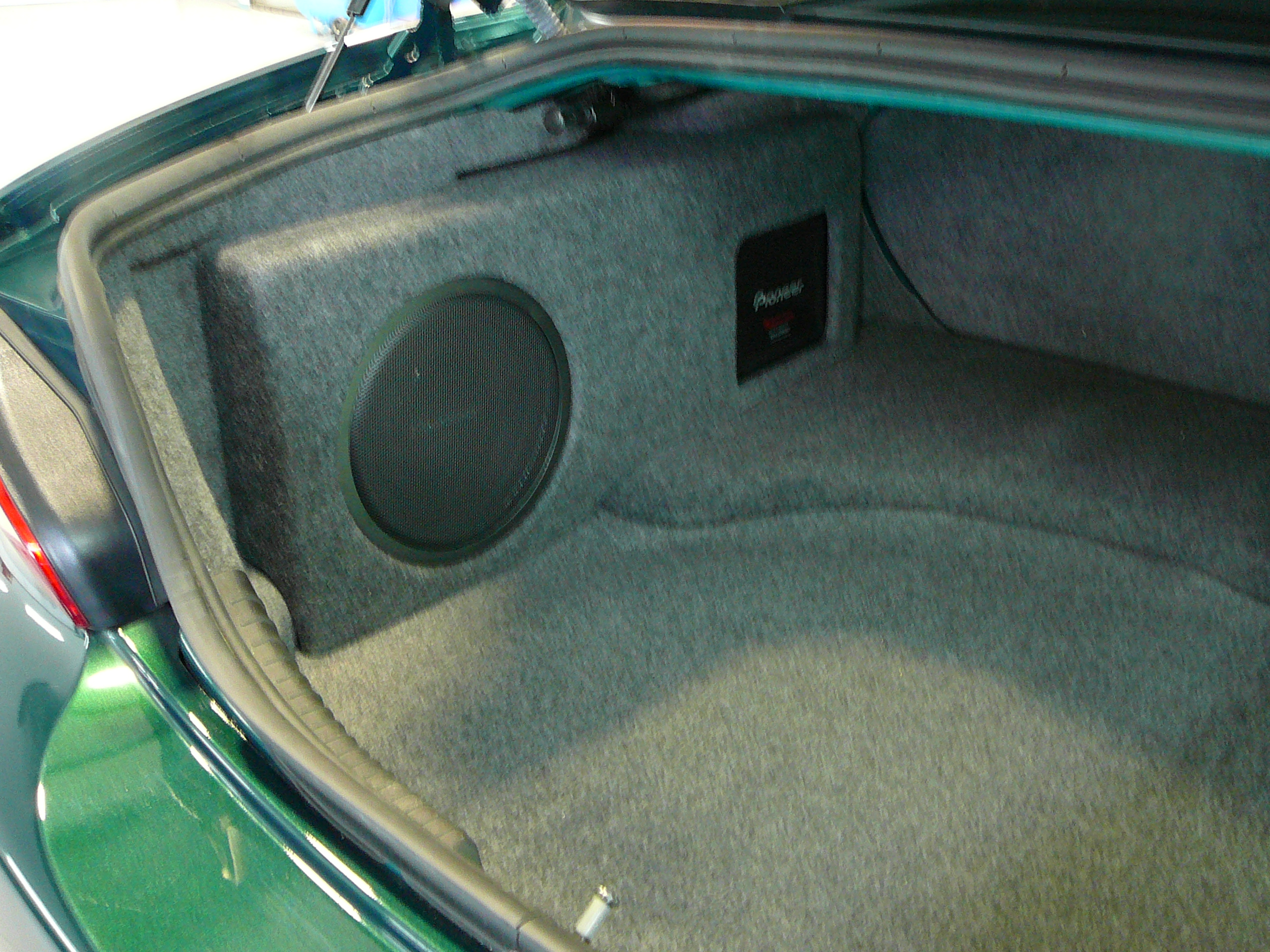 Jaguar X- Type 2009, Pioneer AVH-X8550BT Audio Visual Unit with a Custom Made Subwoofer Installation