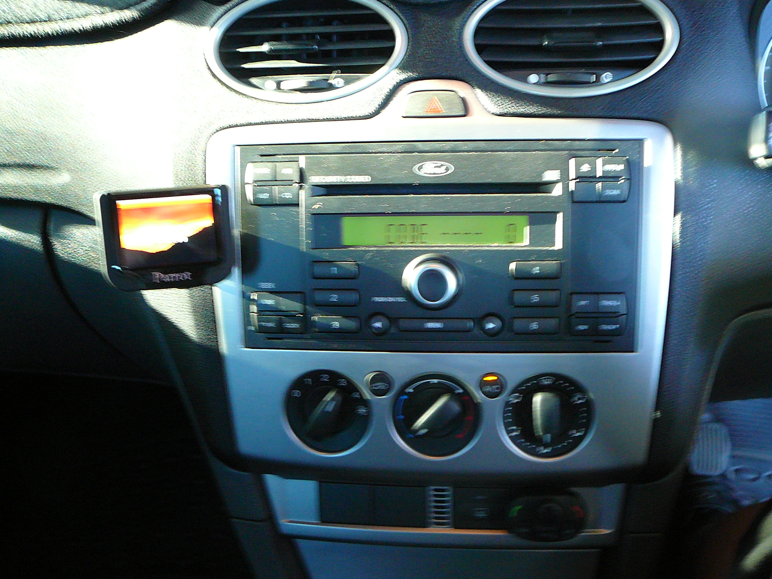 Ford Focus 2008, Parrot MKI 9200 Phone Kit Installation