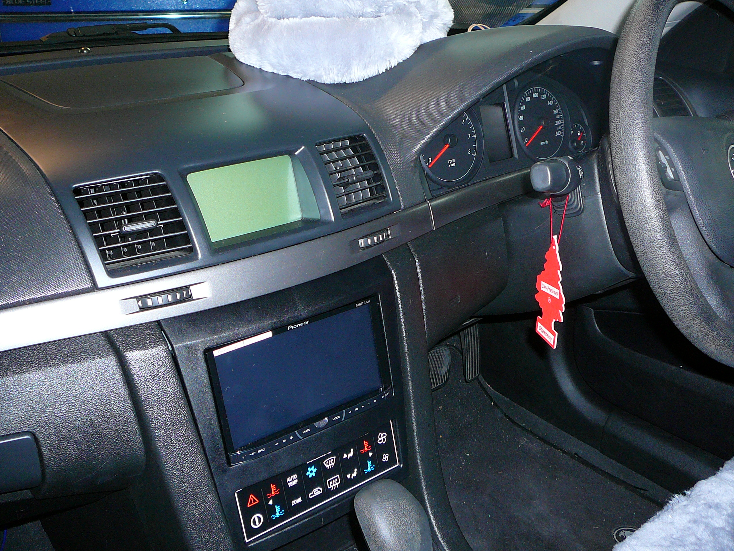 Holden VE Commodore 2008, Pioneer Audio Visual Unit with Dash Fascia