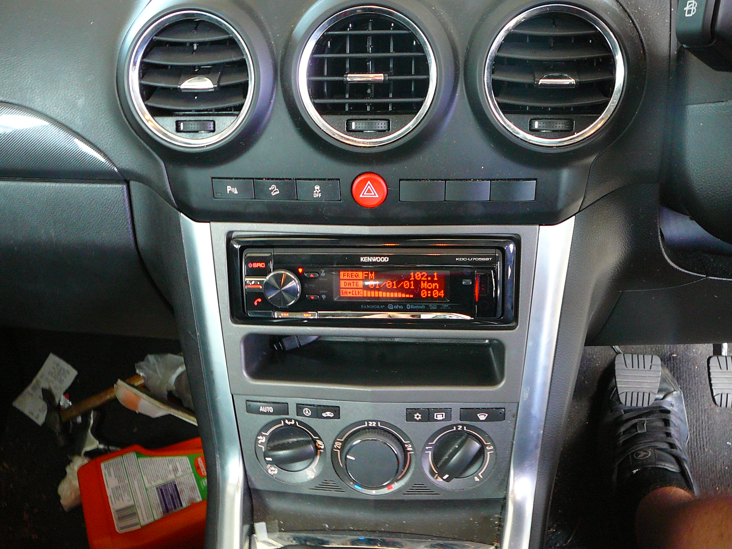 Holden Captiva 2012, Kenwood Bluetooth Cd Radio and Dash Fascia