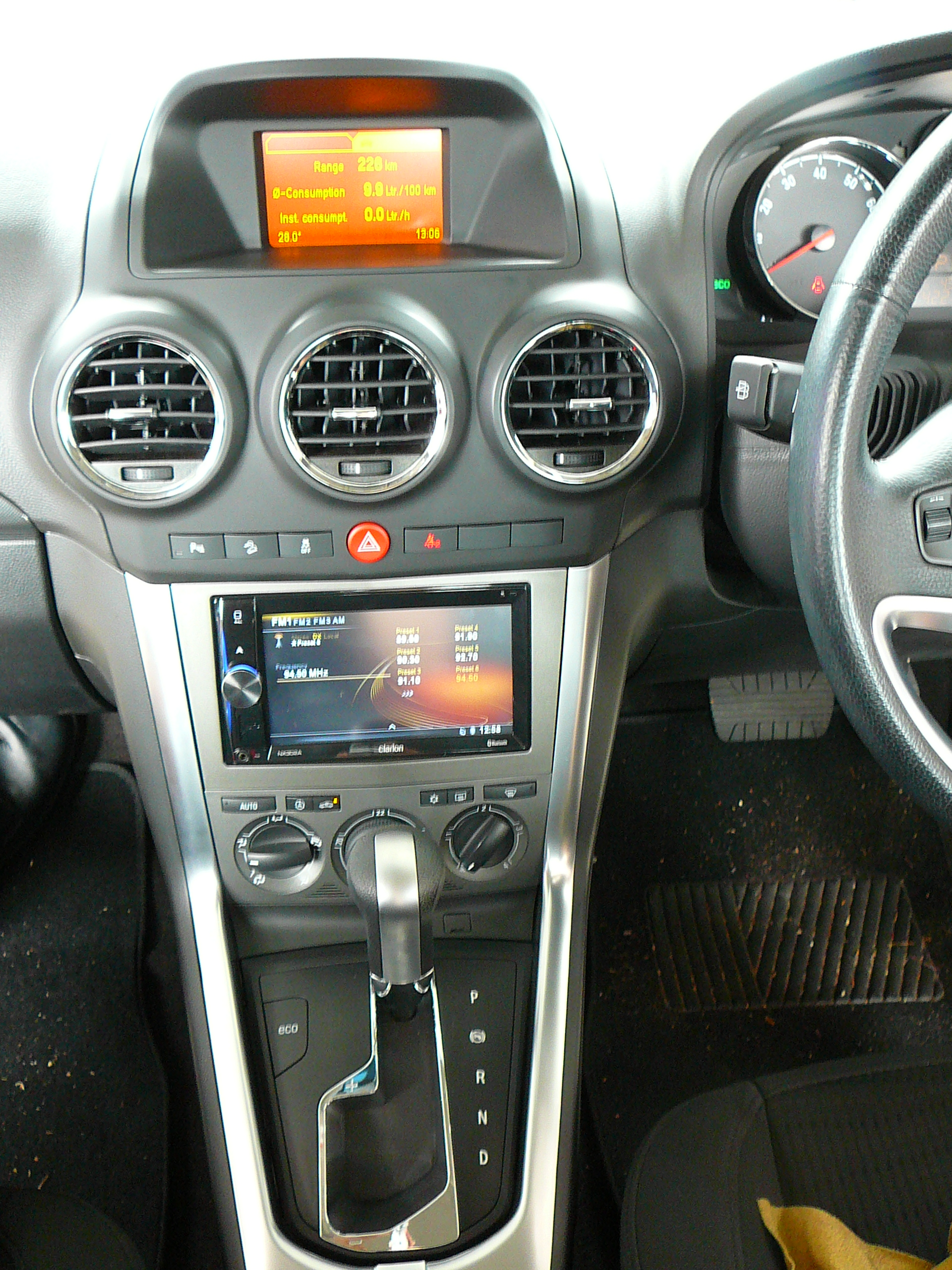 Holden Captiva 2011, Clarion GPS Navigation System & Dash Fascia Installation