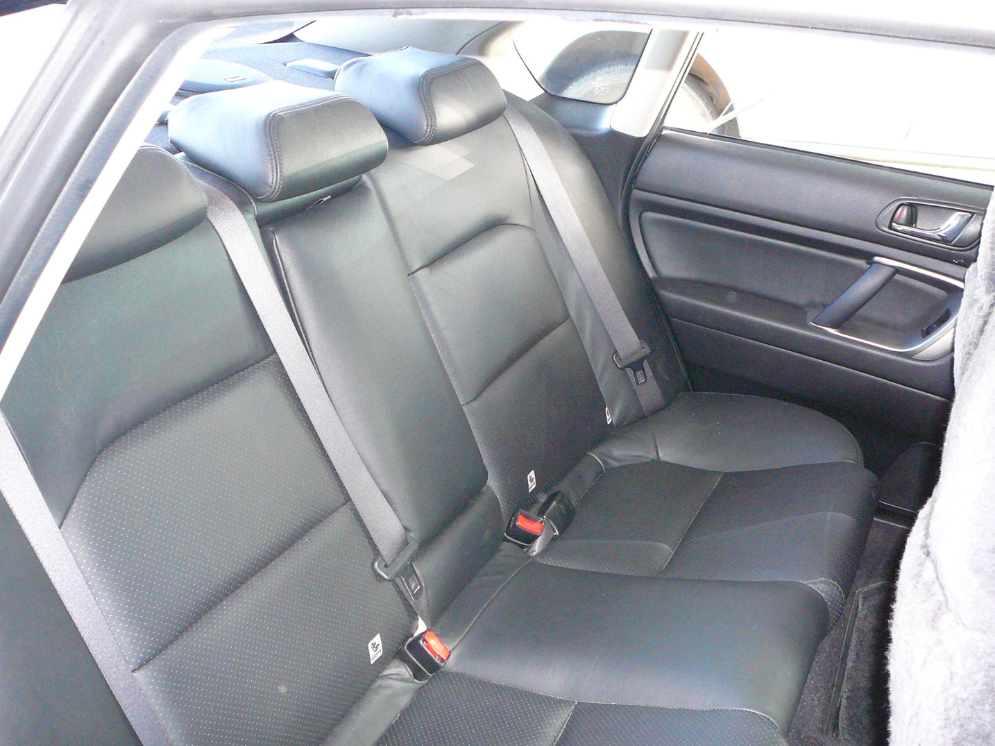 Subaru Liberty 2006, custom made sheepskin rear seat covers