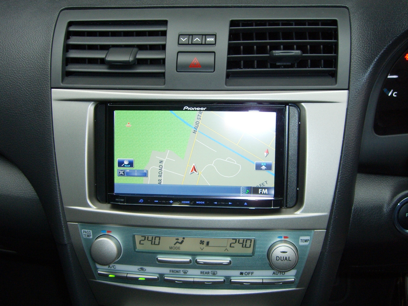 Toyota Aurion Pioneer DVD GPS Navigation and reverse camera