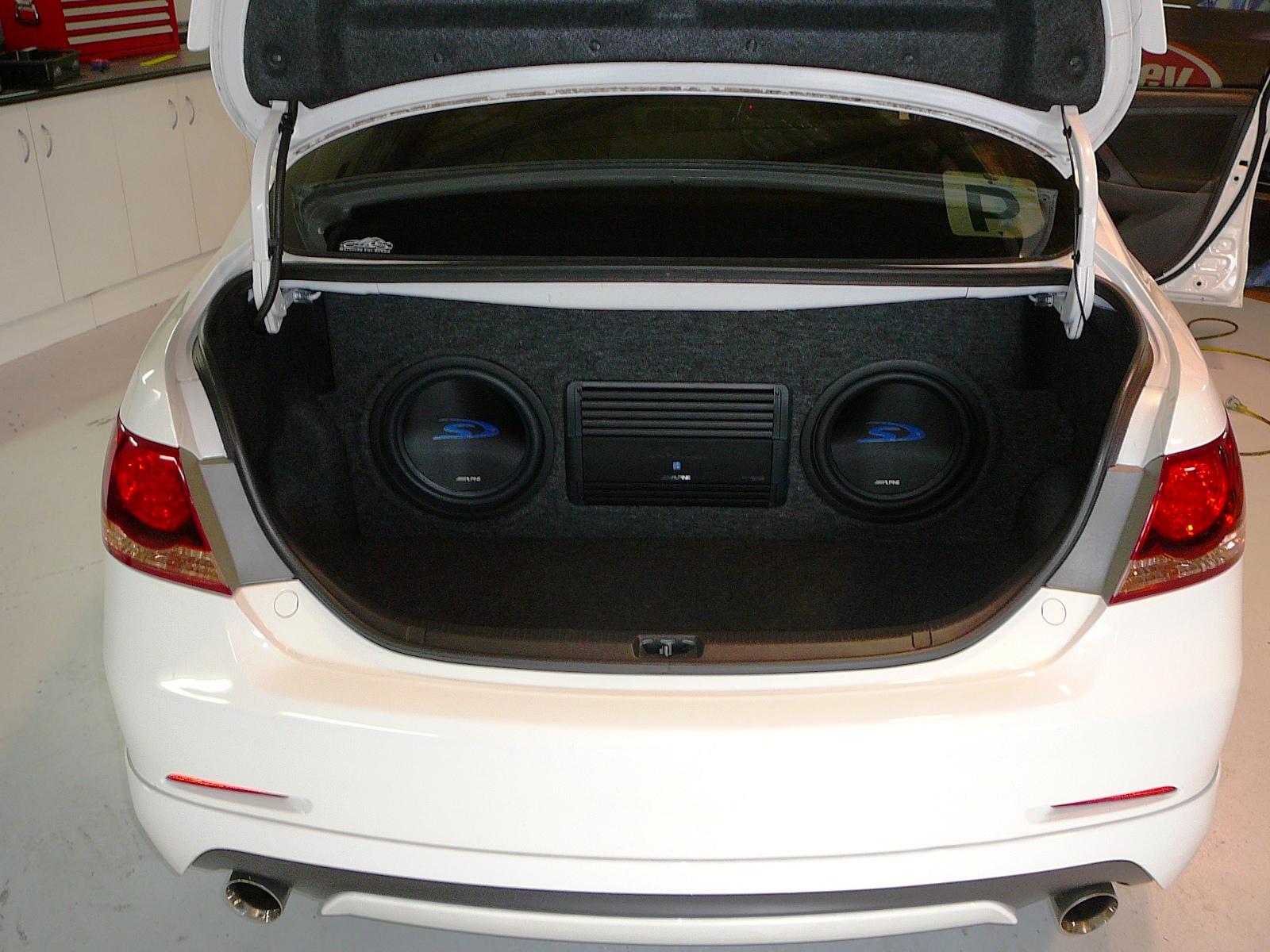 Toyota Aurion Custom Alpine subwoofer and amplifier install