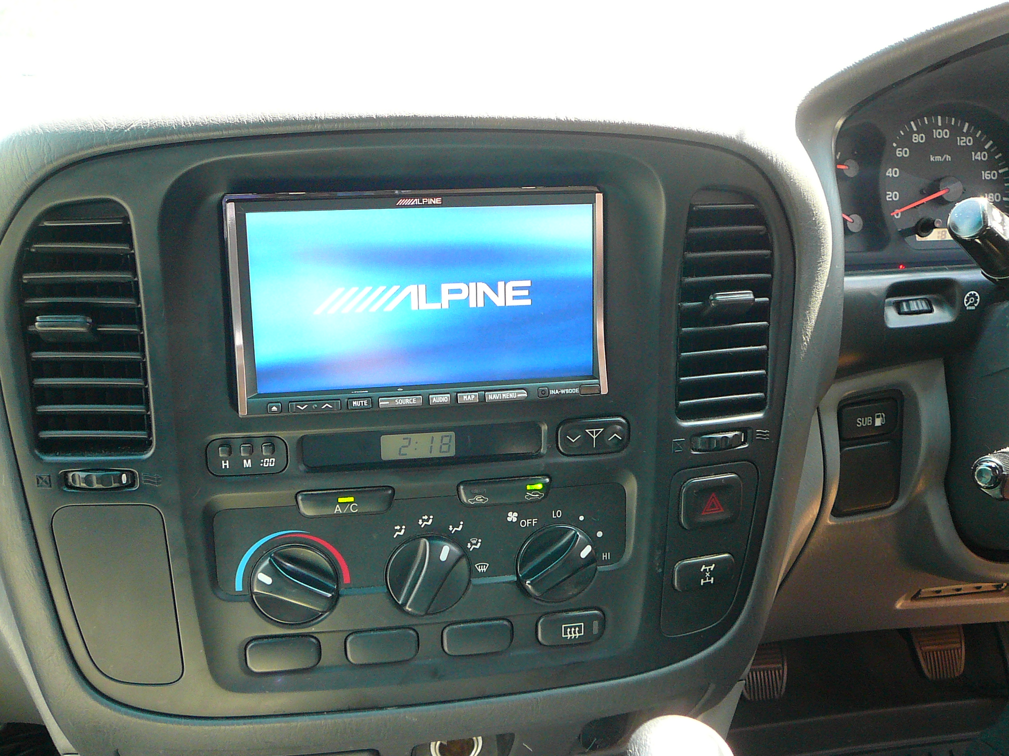 Toyota Landcruiser 100 Series, with Alpine GPS Navigation install
