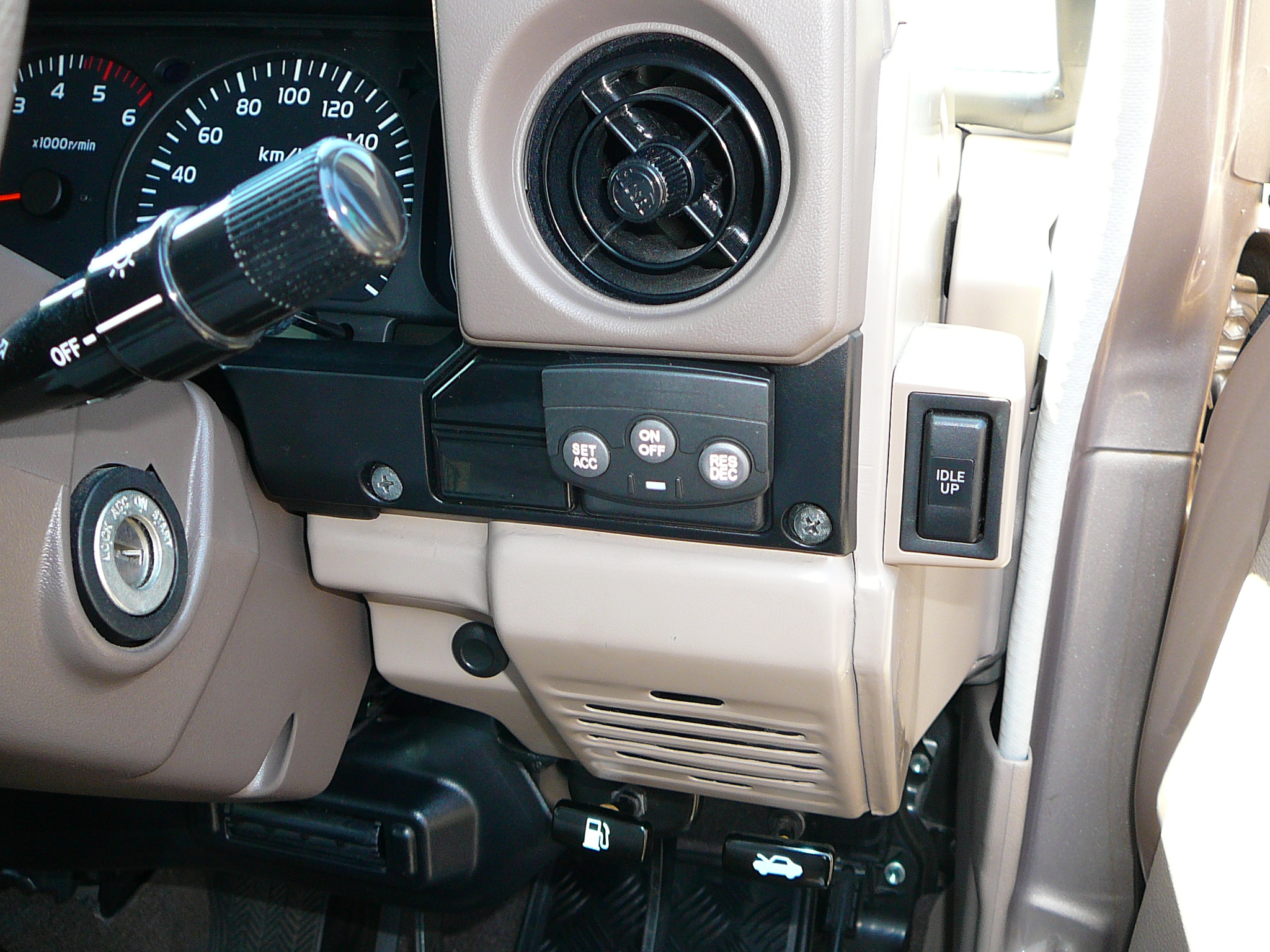 Toyota Landcruiser 70 Series, Pad mount Cruise Control