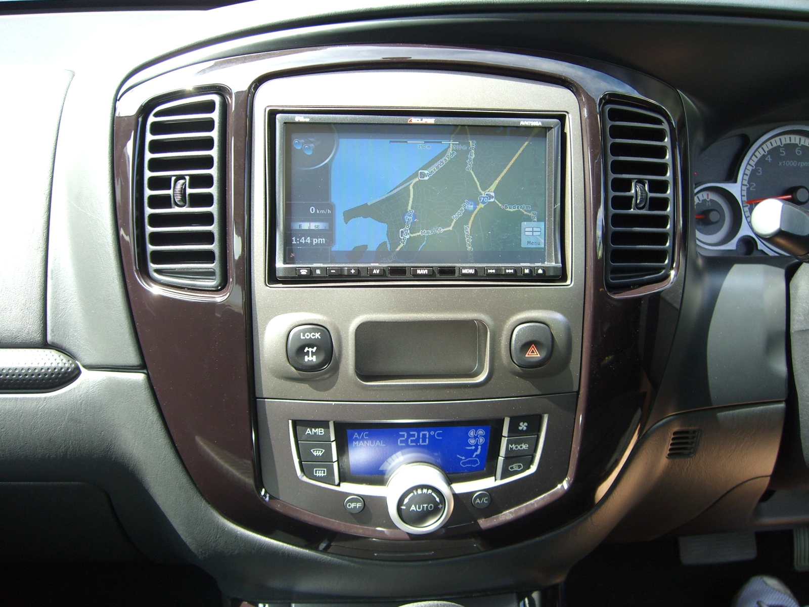 Ford Escape, GPS Navigation Installation
