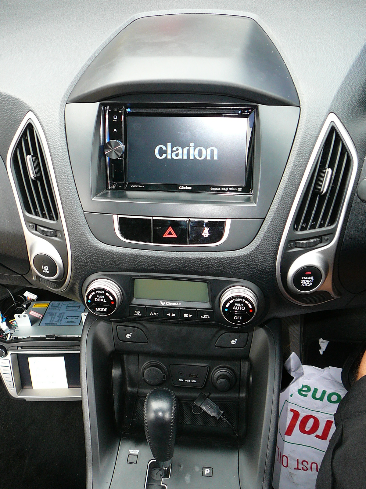Hyundai ix35 2011, Clarion In Dash GPS Navigaion and Reverse Camera Installation