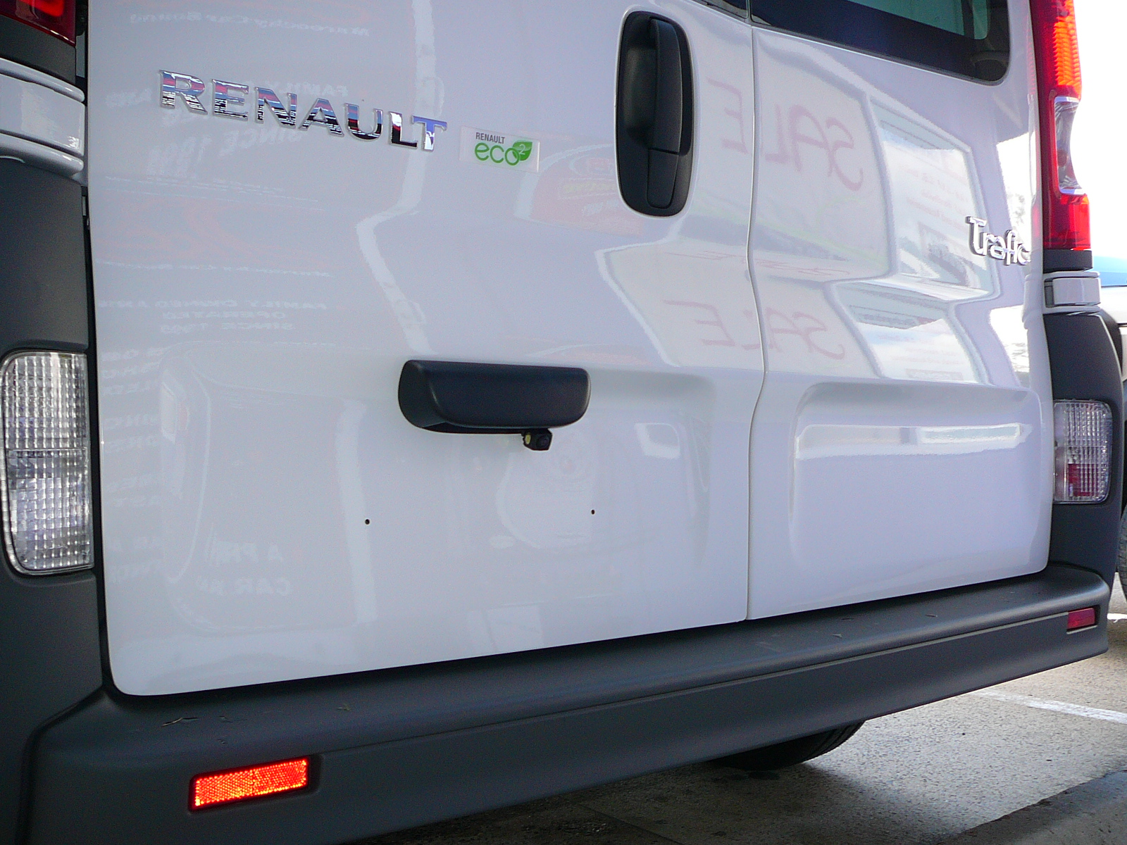 Renault Trafic 2014, Mirror Mounted Reverse Camera System