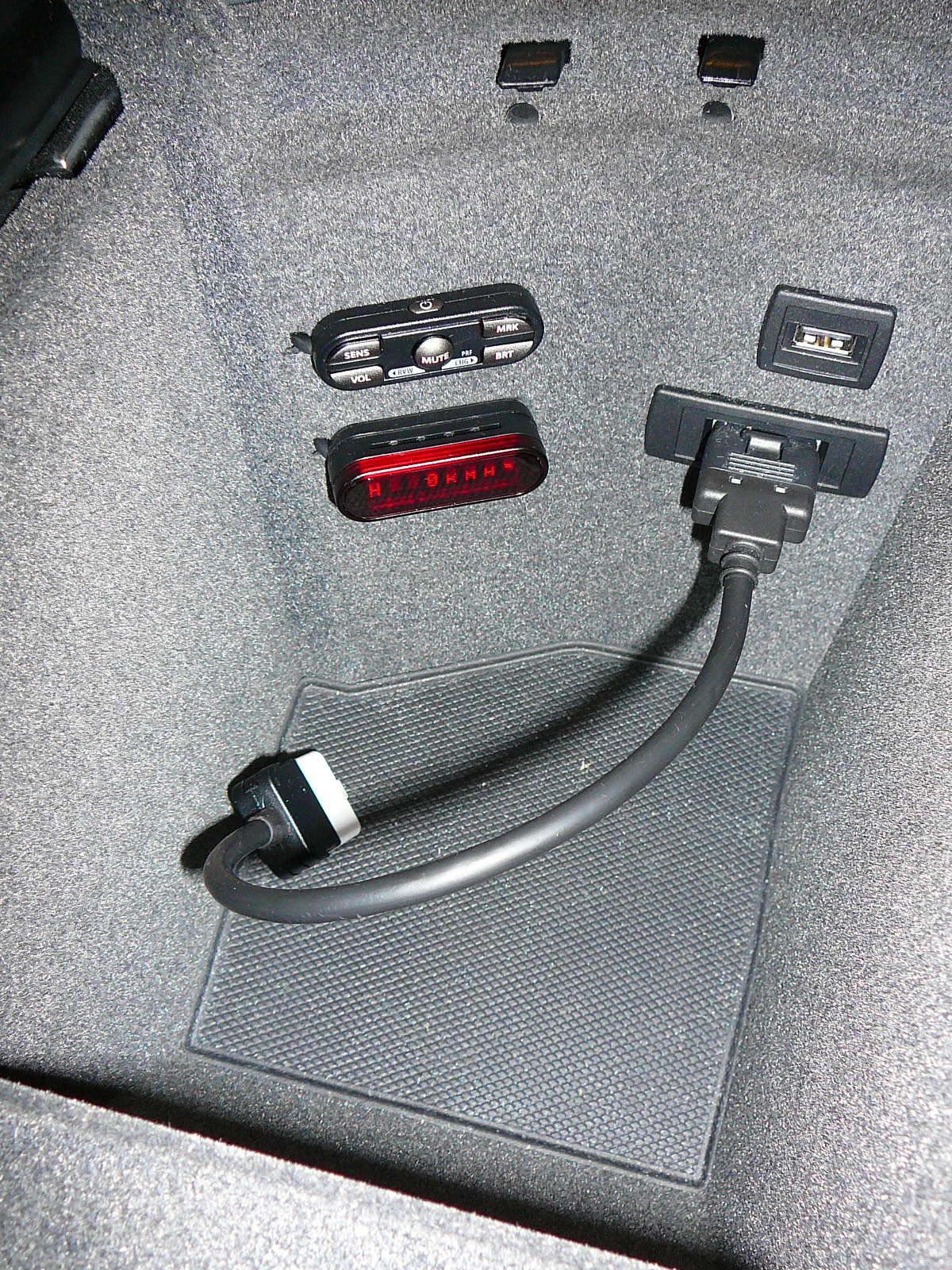 Mercedes Benz 2014 ML AMG, Radar detector & Blackvue Front & Rear DVR System