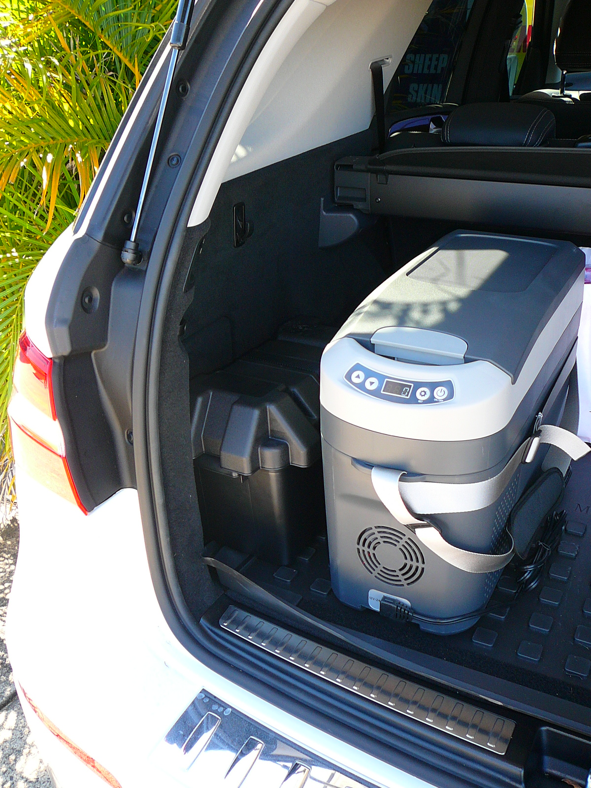 Mercedes Benz 2013 ML-350, Redarc BCDC1225LV, Optoma D34 Portable Dual Battery System & Ctek MXS5 Battery Charger