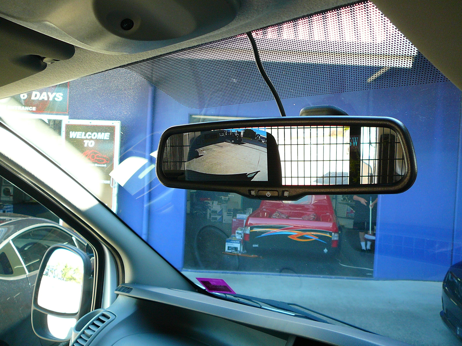 Renault Traffic 2014, Mirror Monitor with Reverse Camera & Trim Sides of Van with Carpet