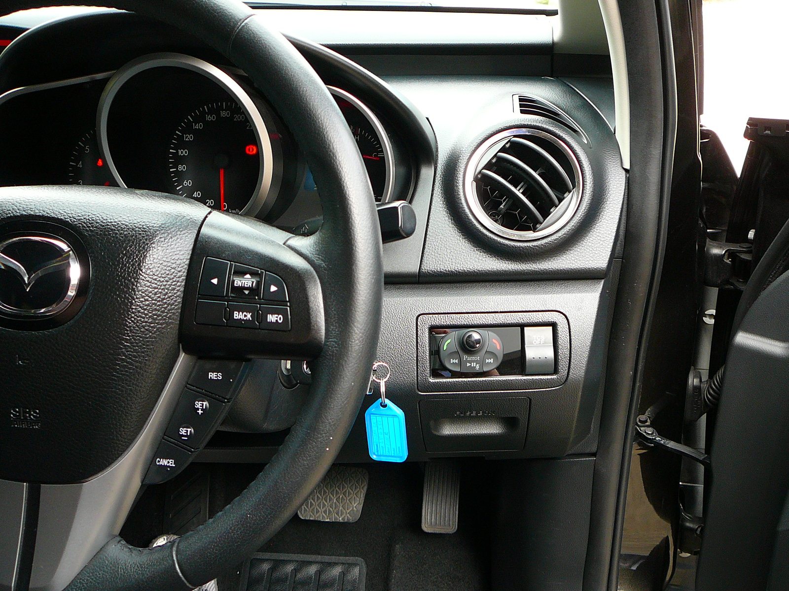Mazda 3, Parrot MKI-9000 Bluetooth Phone Kit Installation
