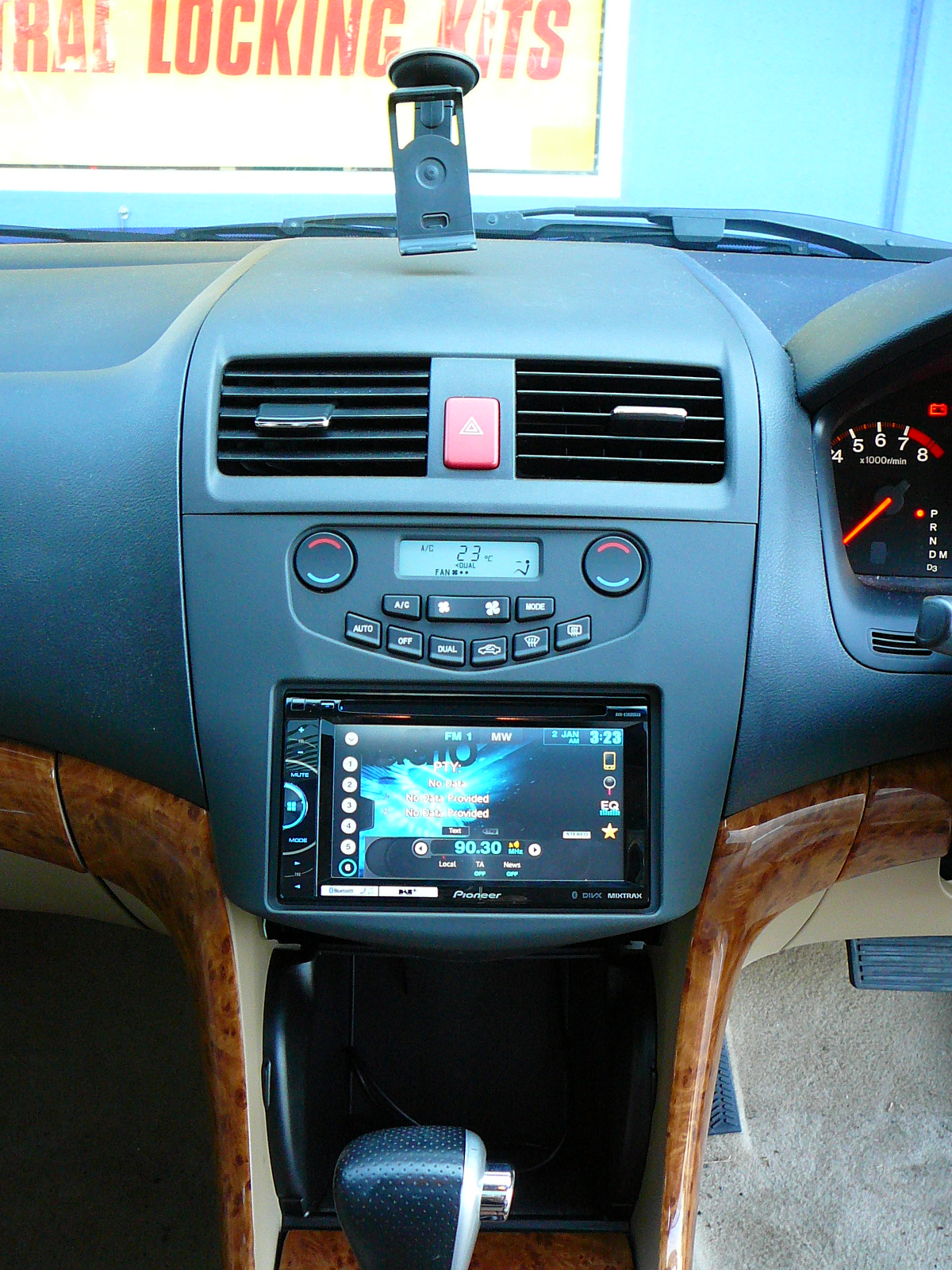 Honda Accord Euro, Pioneer AVH-X3600DAB & Dash Fascia with Dual Zone Air Conditioning Controls