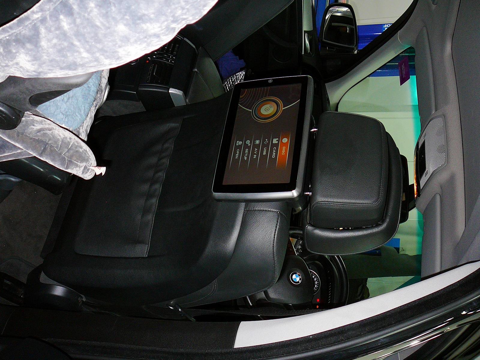BMW X5 2008, Installation of Opal HR10A DVD Headrest Screens