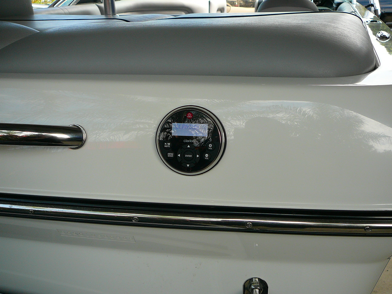 Ski Boat, Clarion M303 with seperate MW1 Controller Installation
