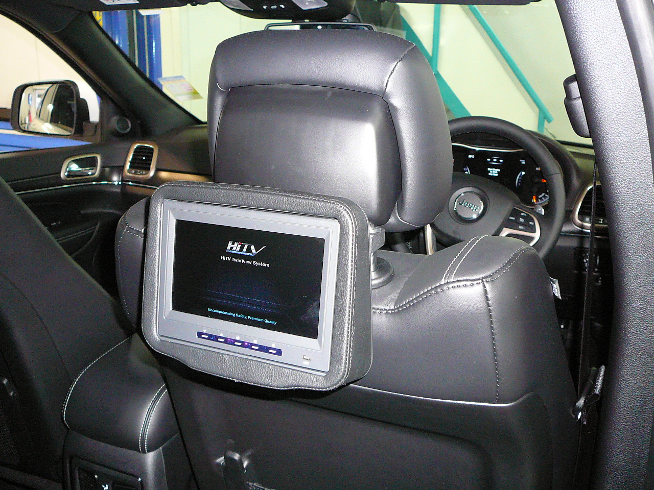 Jeep Grand Cherokee 2015, Installation of HiTv DVD Headrest Screens
