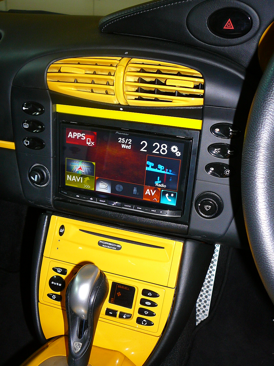 Porsche 997, Pioneer AVIC-F60 GPS Touch Screen Navigation
