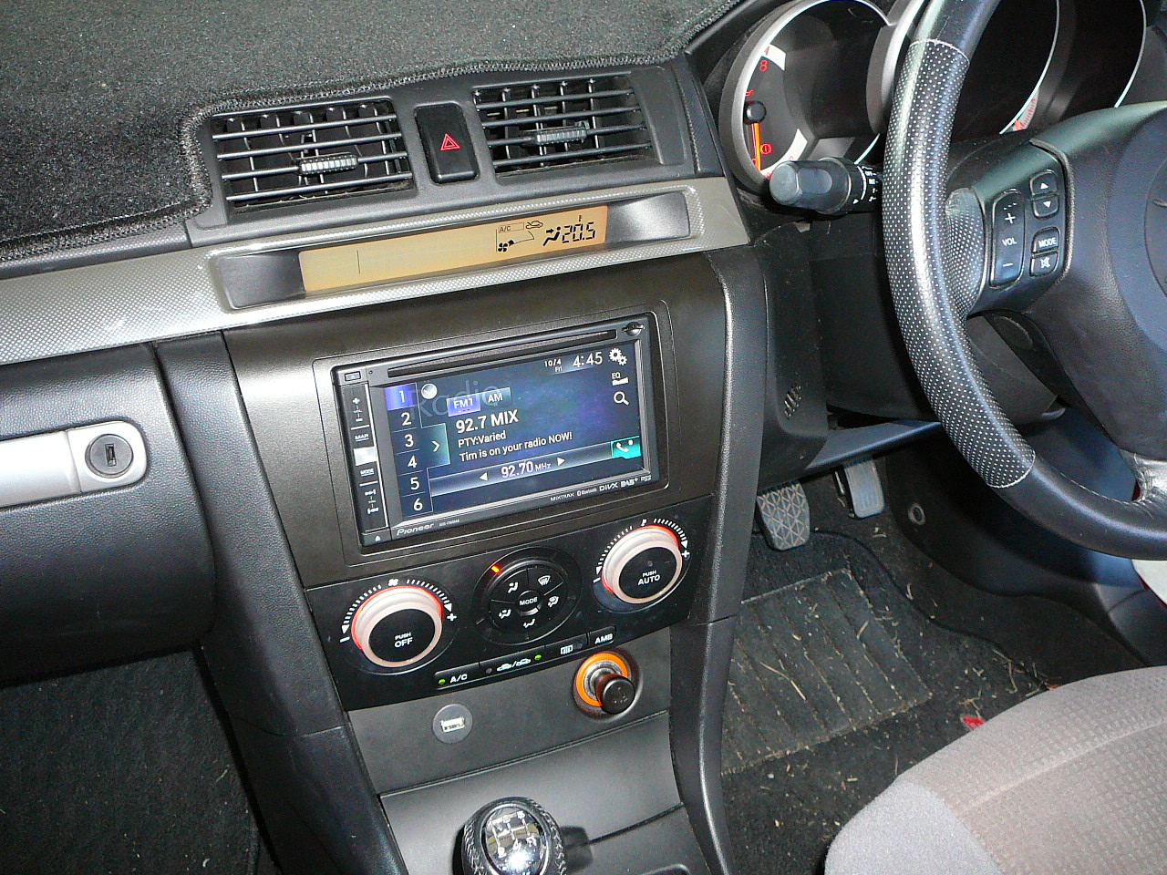 Mazda 3, Pioneer AVIC-F960 GPS Navigation System