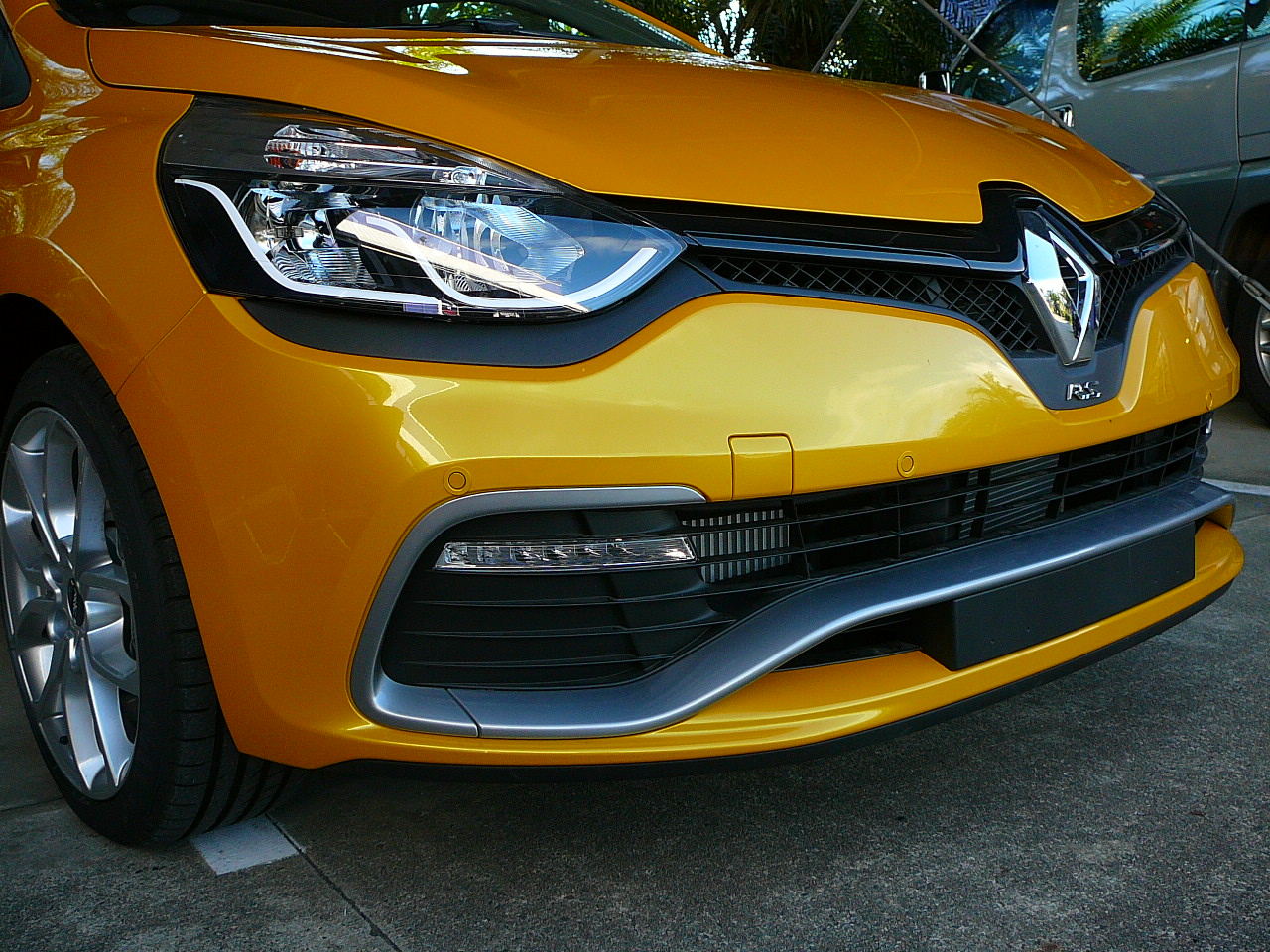 Renault Clio RS Sport, Front Parking Sensor Installation