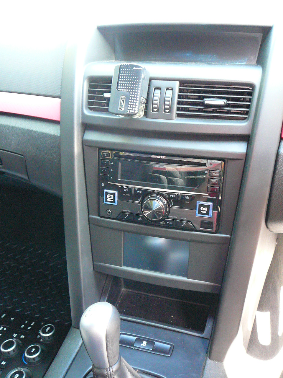 Holden Commodore VE, Alpine CDE-W265ABT & Alpine Dash Fascia with Touch Screen A/C Controls