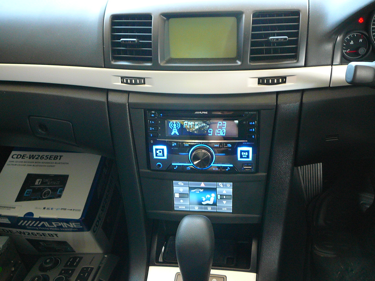 Holden Commodore VE, Alpine CD Radio with Bluetooth & Touch Screen A/C Controls