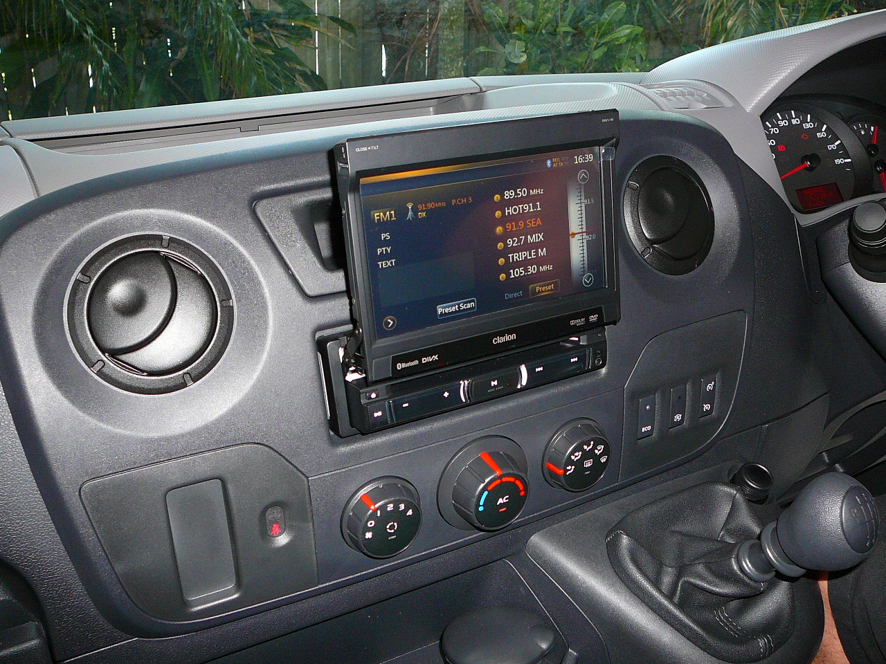 Renault Master 2015, Clarion NX502 In Dash GPS Navigation