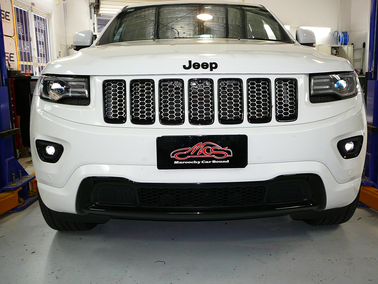 Jeep Grand Cherokee 2015, Front Parking Sensors Installation
