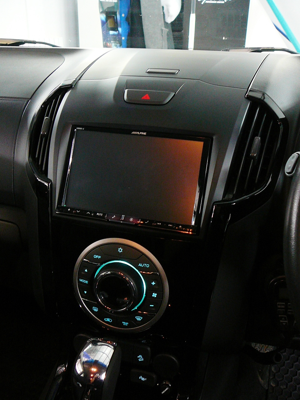 Holden Colorado 2014, Alpine 8 inch GPS Navigation Unit Installation & Reverse Camera
