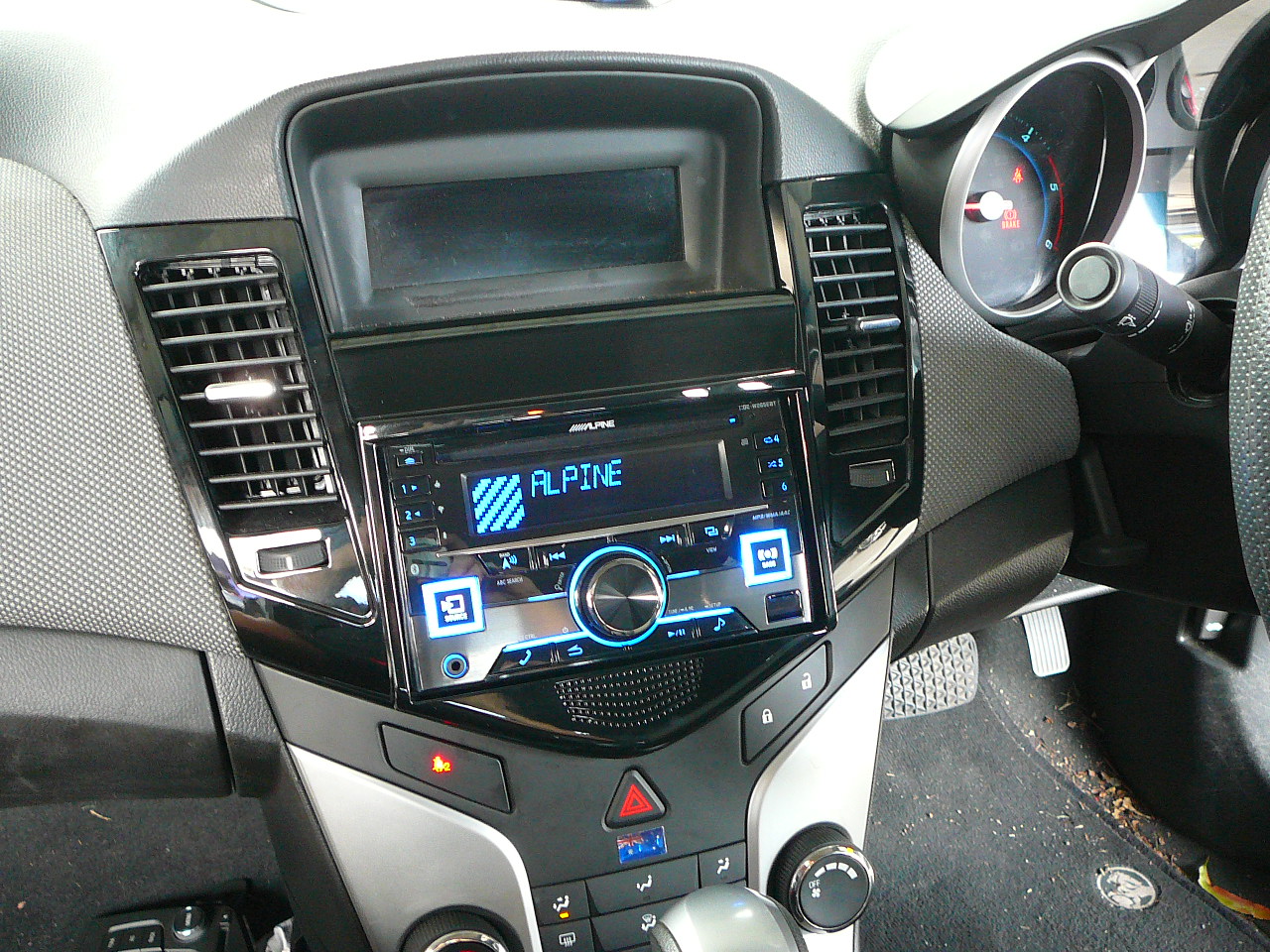 Holden Cruze, Alpine Double Din, Bluetooth, CD, USB, Radio Installation with Dash Kit