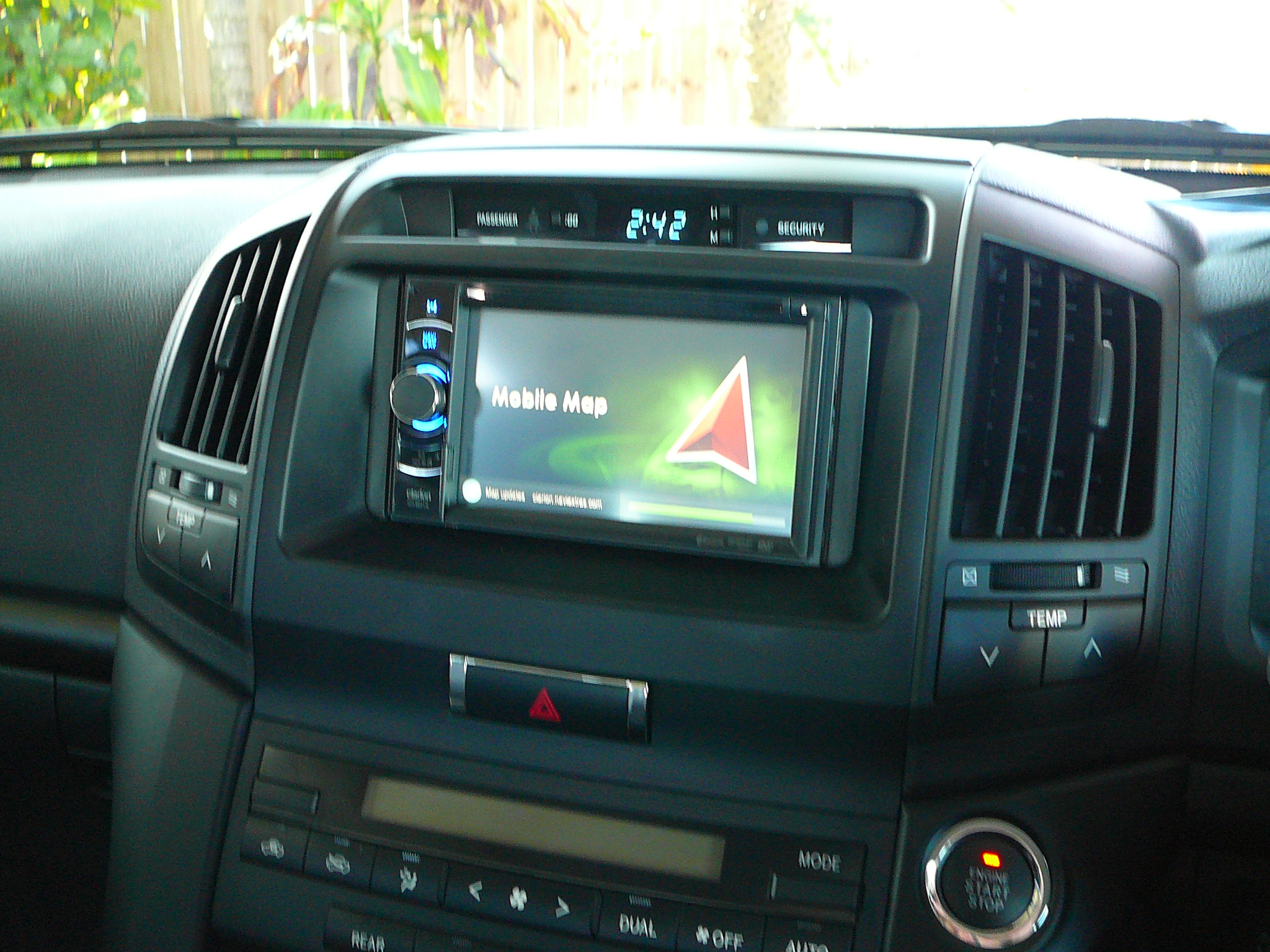 Toyota Landcruiser 2010 200 Series Navigaiton, Bluetooth Hands Free, Reverse Camera