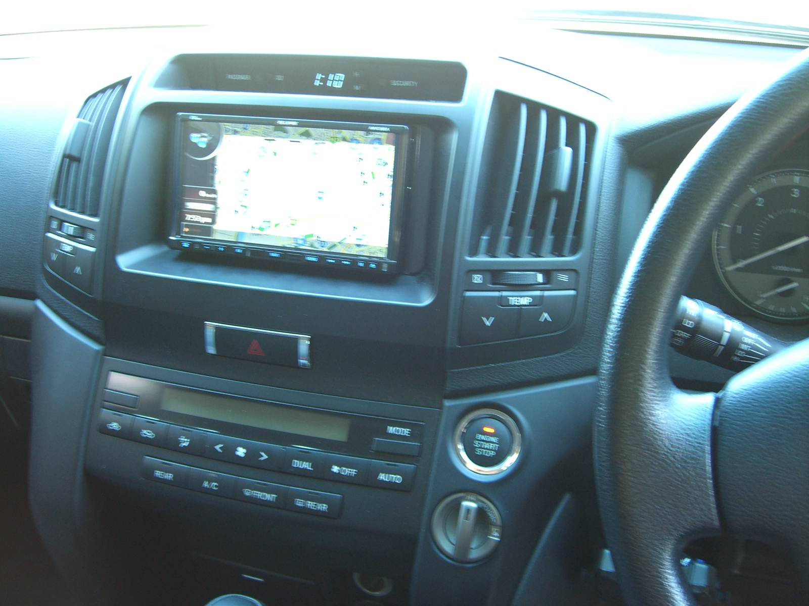 Toyota Landcrusier 200 Series, GPS Navigaiton, iPod, iPhone, Bluetooth Handsfree