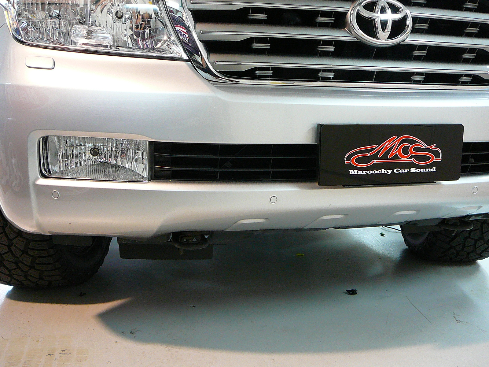 Toyota Landruiser 200 Series Sahara Front & Rear Parking Sensors