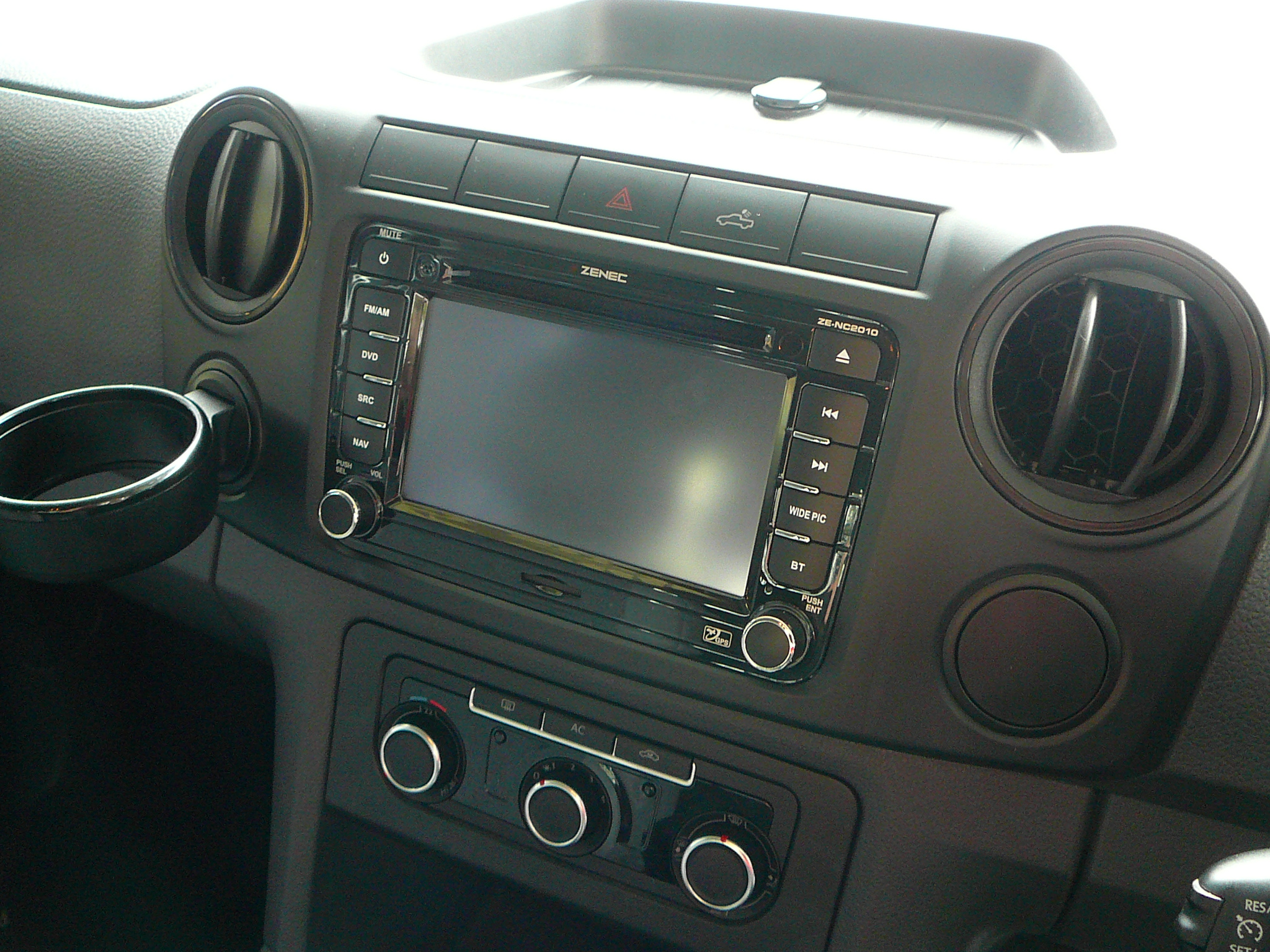 VW Amarok 2011 Zenec GPS Navigation and Reverse camera