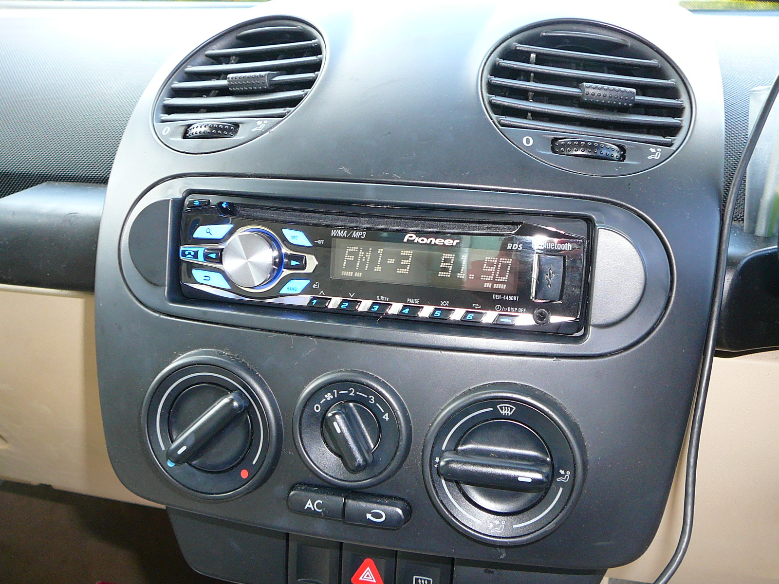 VW Beetle, Replacement head unit with dash trim
