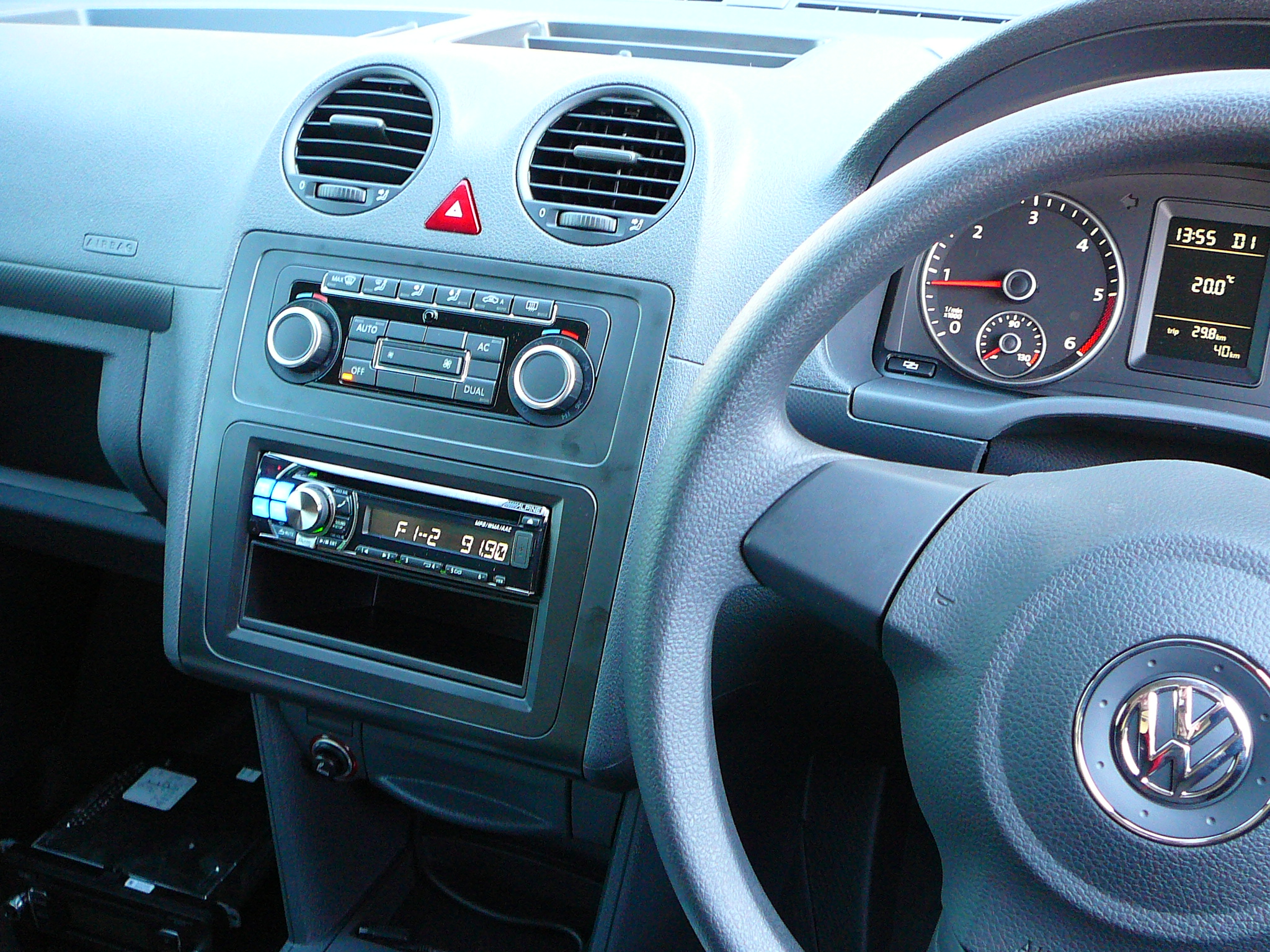 VW Caddy 2011, Alpine Bluetooth Cd Radio