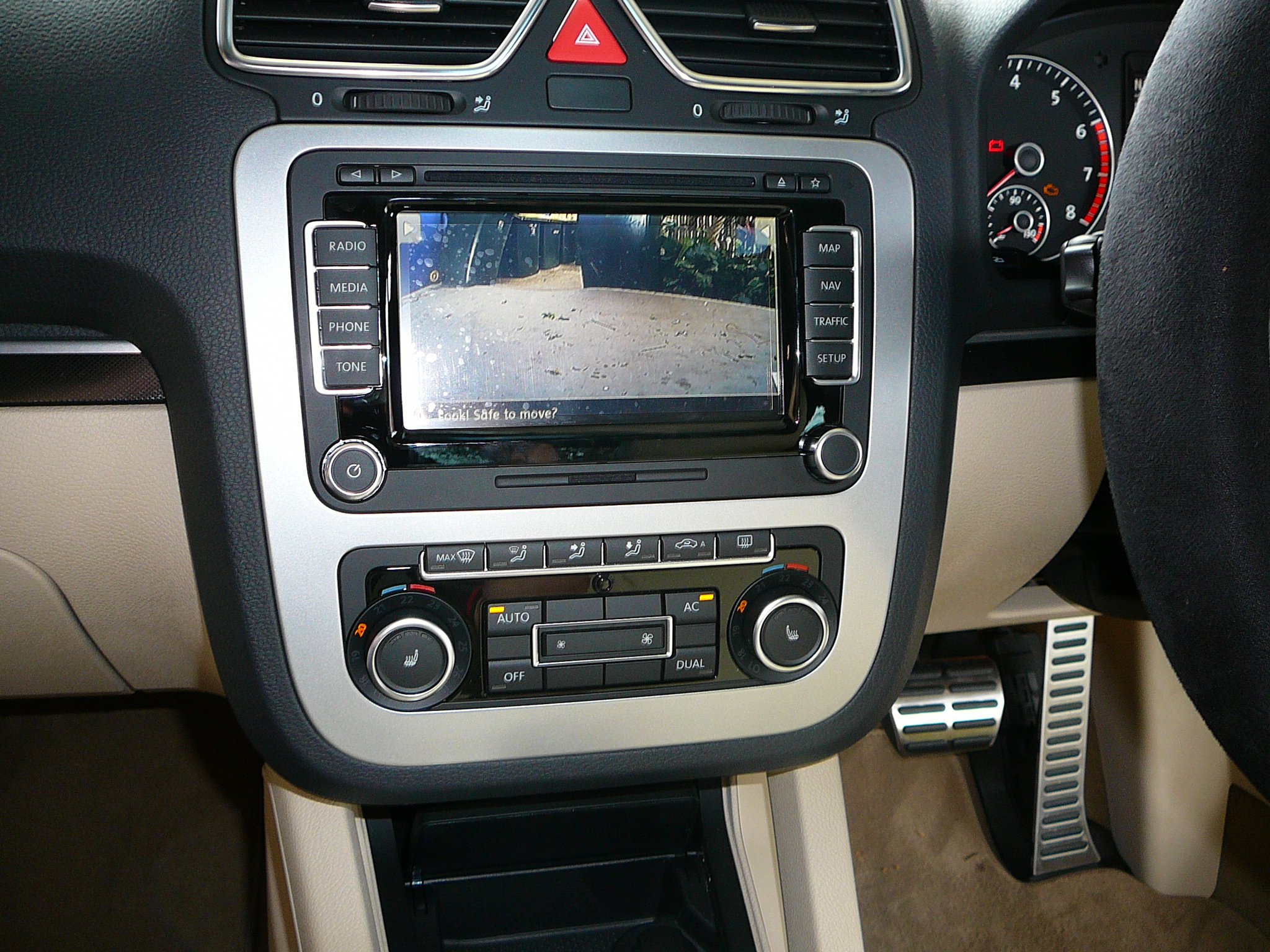 VW EOS 2011 Reverse Camera