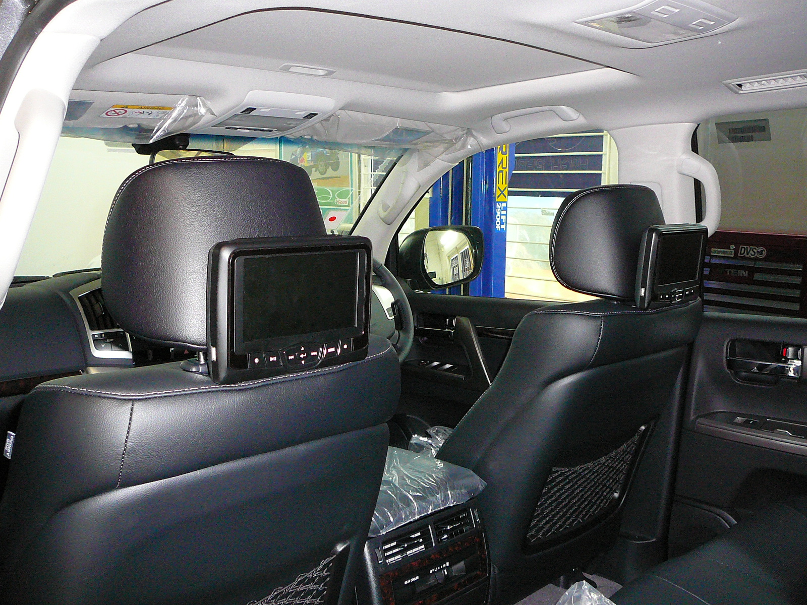 Toyota Landcruiser VX 200series, Rosen Rear Seat DVD System