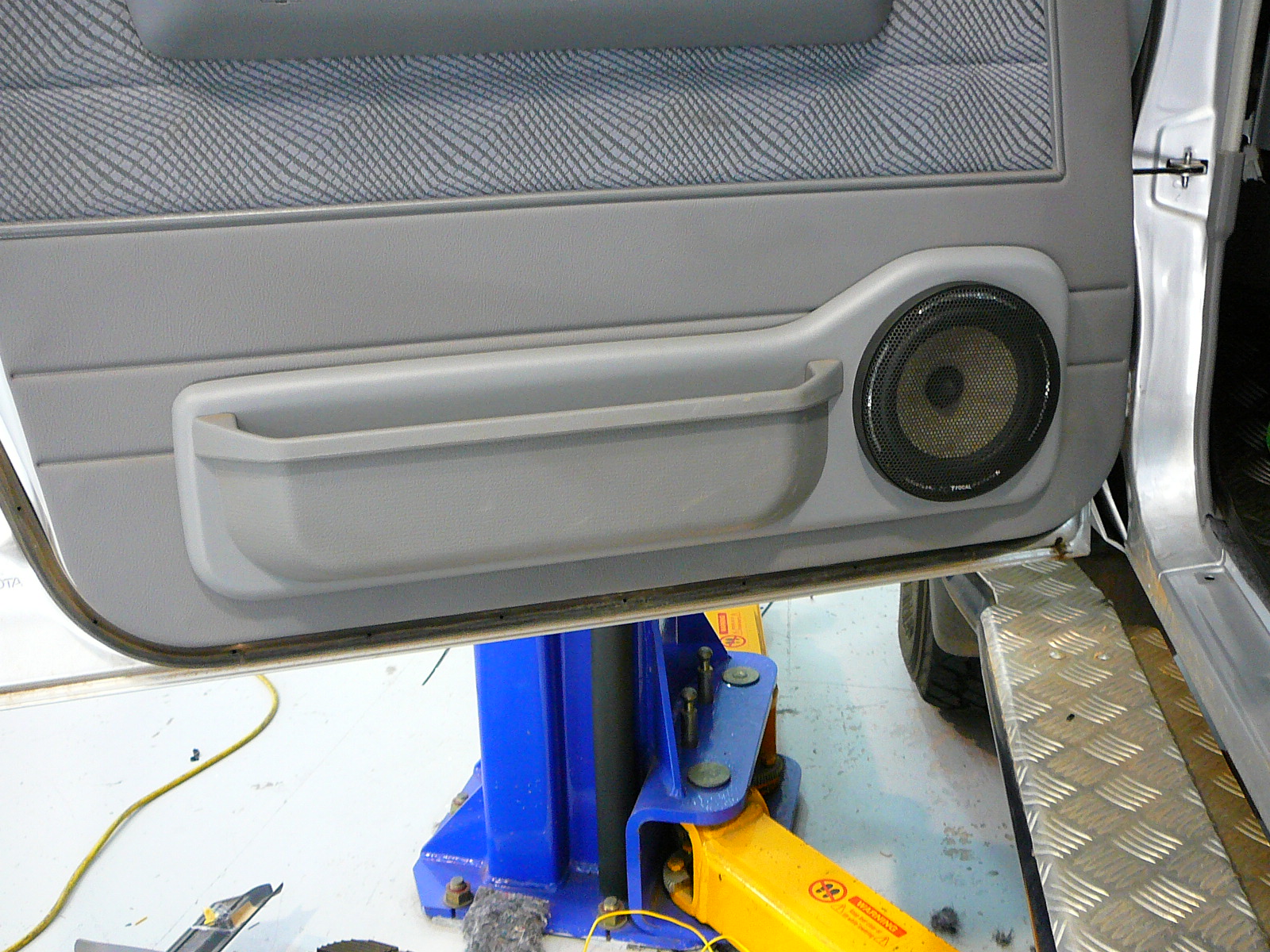 Toyota Landcruiser Dual Cab, Focal Front and Rear Speakers with Custom Door Pods